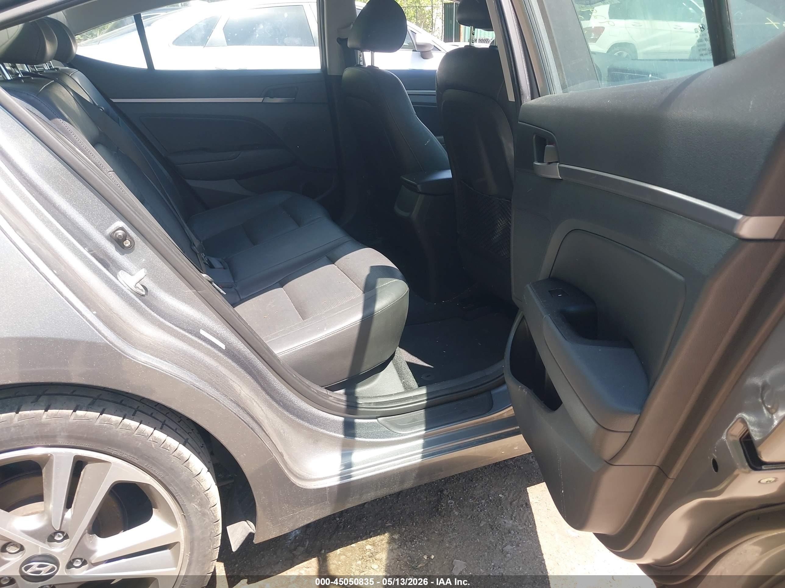 2017 Hyundai Elantra Limited Silver vin: KMHD84LF3HU212490
