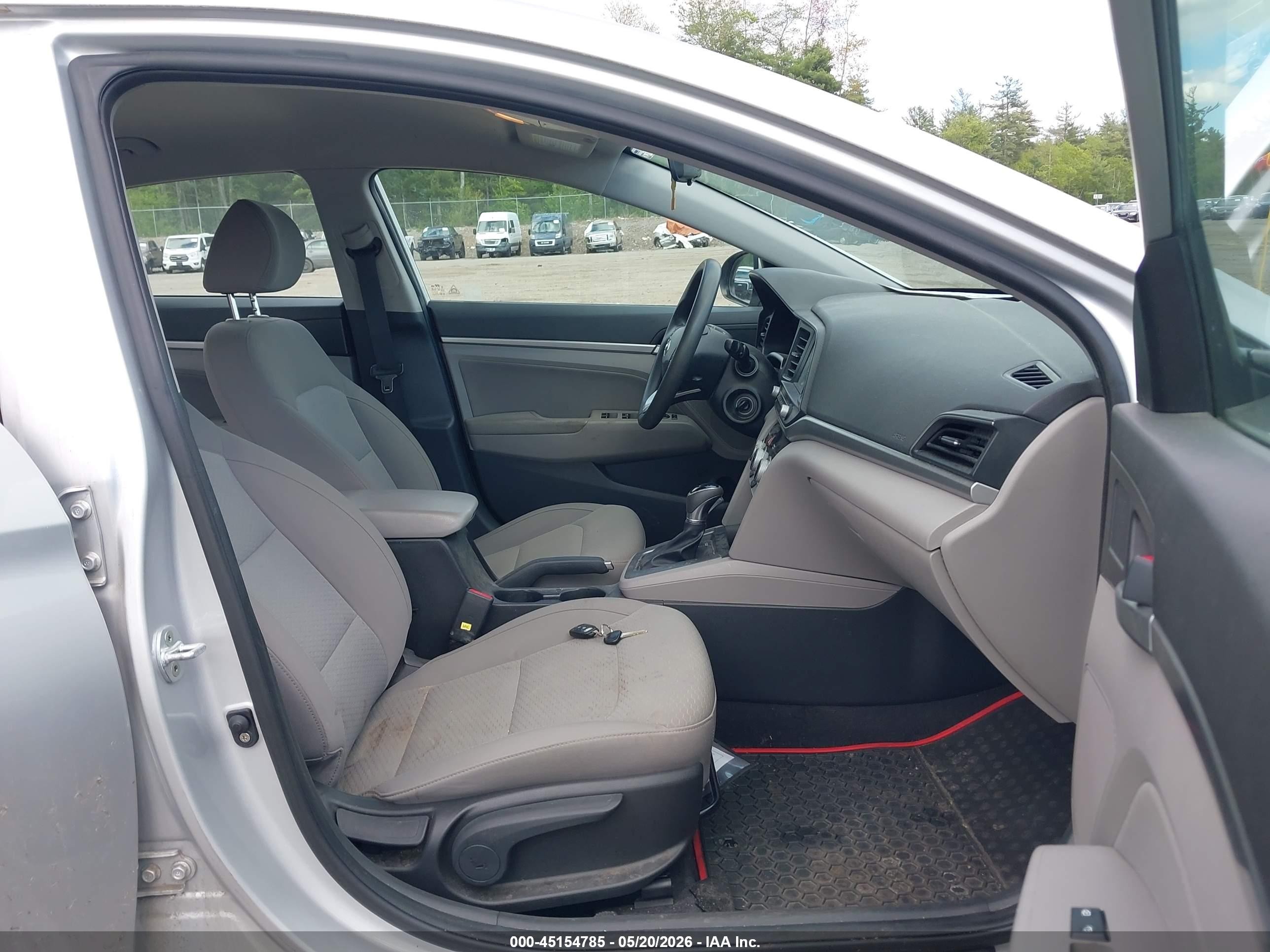 2019 Hyundai Elantra Sel Silver vin: KMHD84LF3KU746113