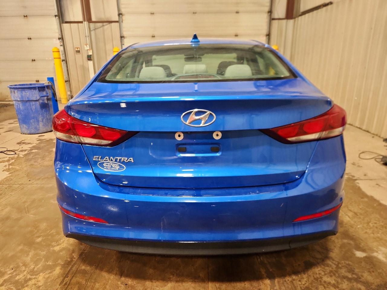 2017 Hyundai Elantra Se Blue vin: KMHD84LF4HU384222