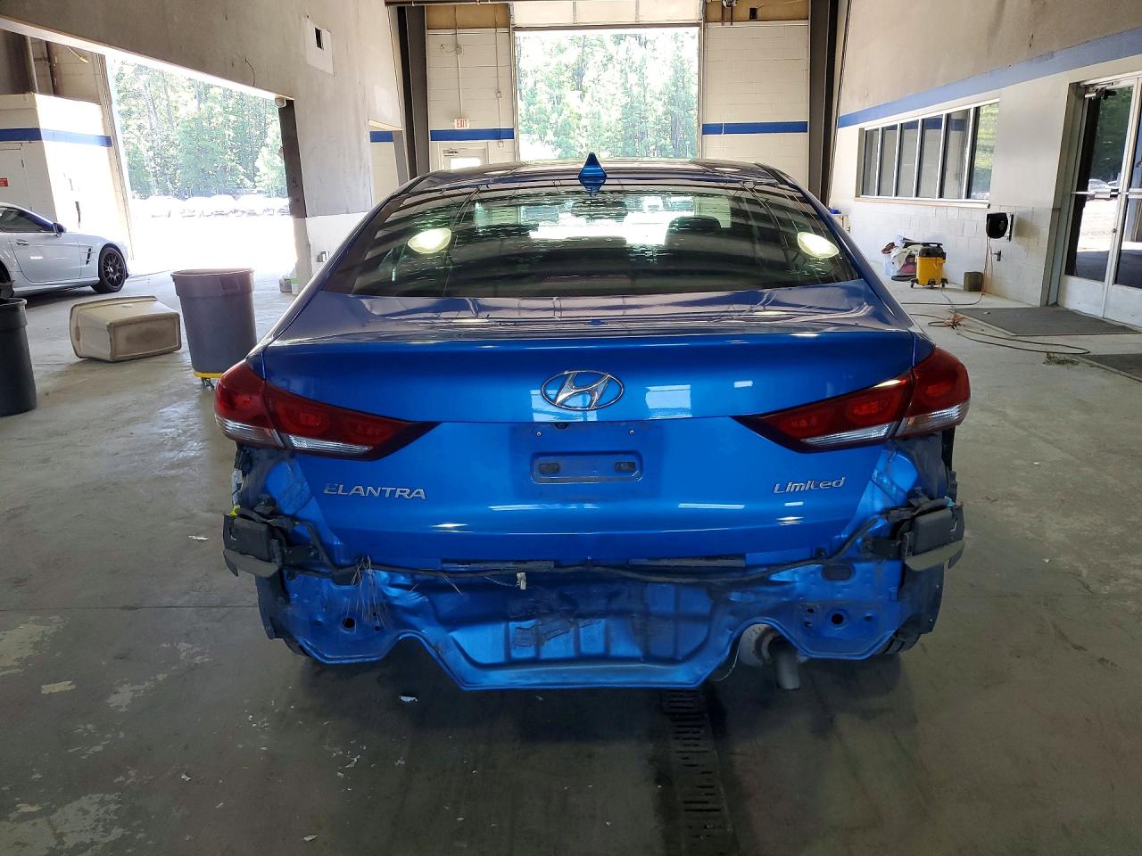 2017 Hyundai Elantra Limited Blue vin: KMHD84LF6HU074962