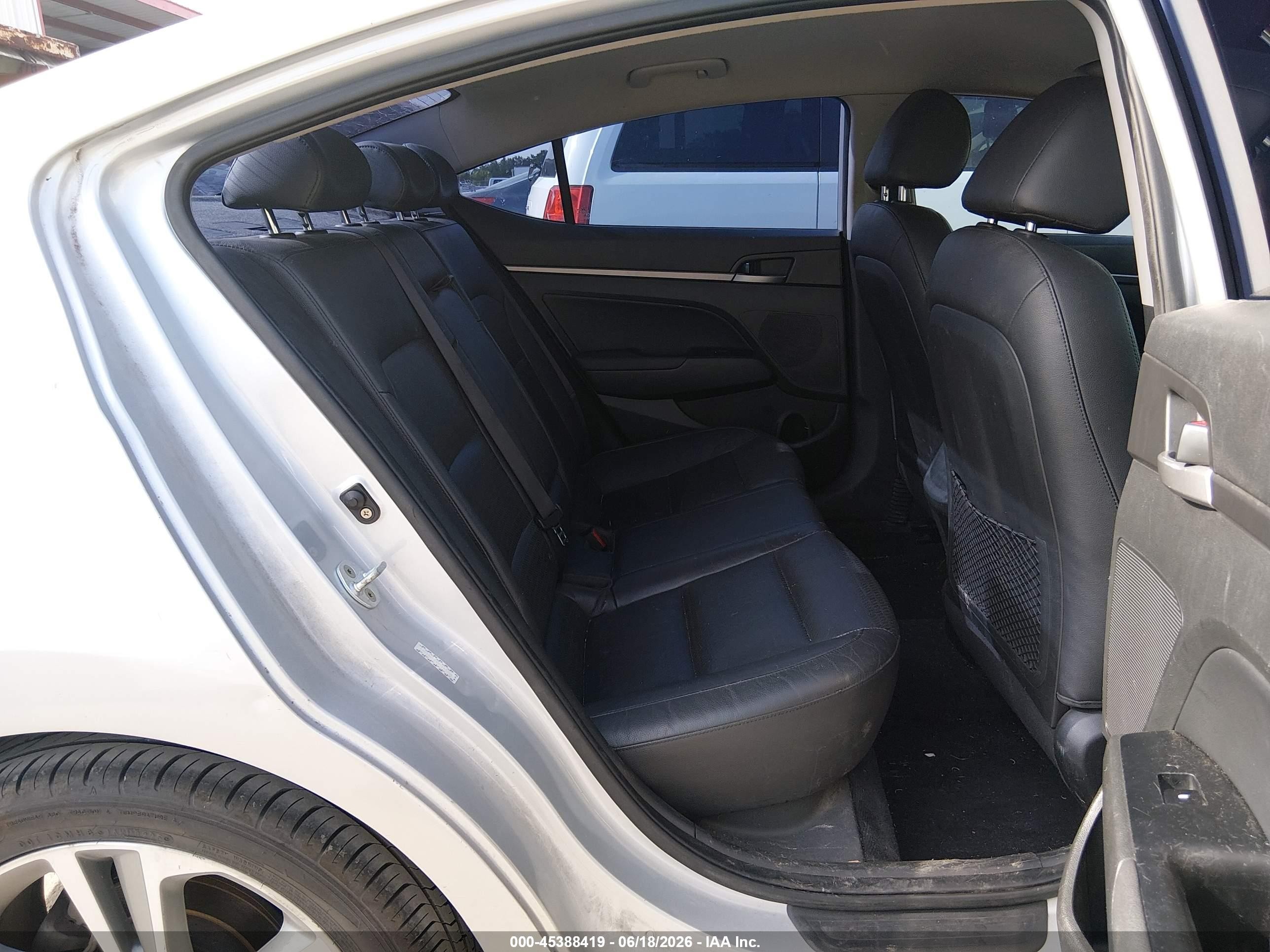 2017 Hyundai Elantra Limited Серебряный vin: KMHD84LF6HU269394