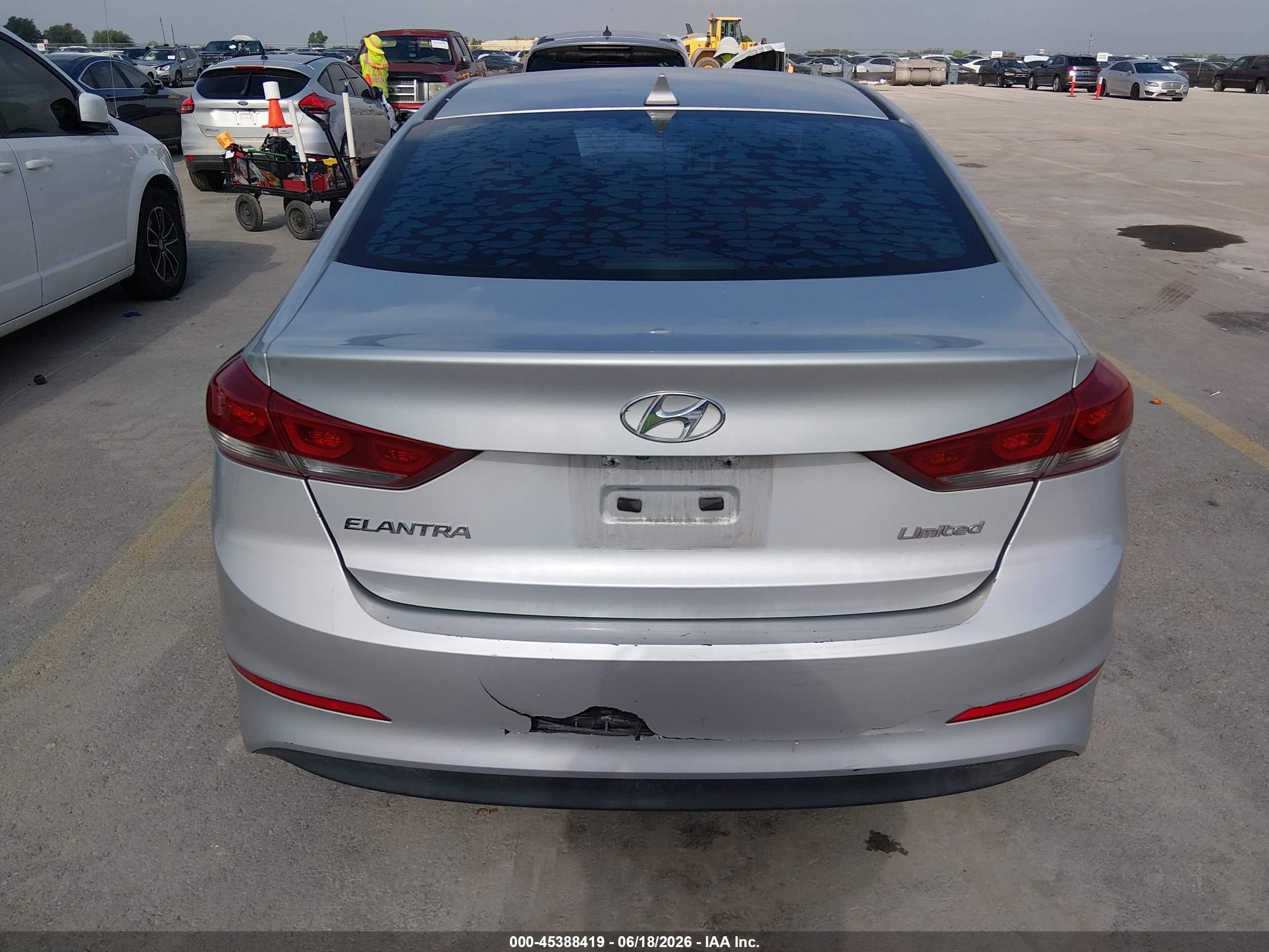 2017 Hyundai Elantra Limited Серебряный vin: KMHD84LF6HU269394