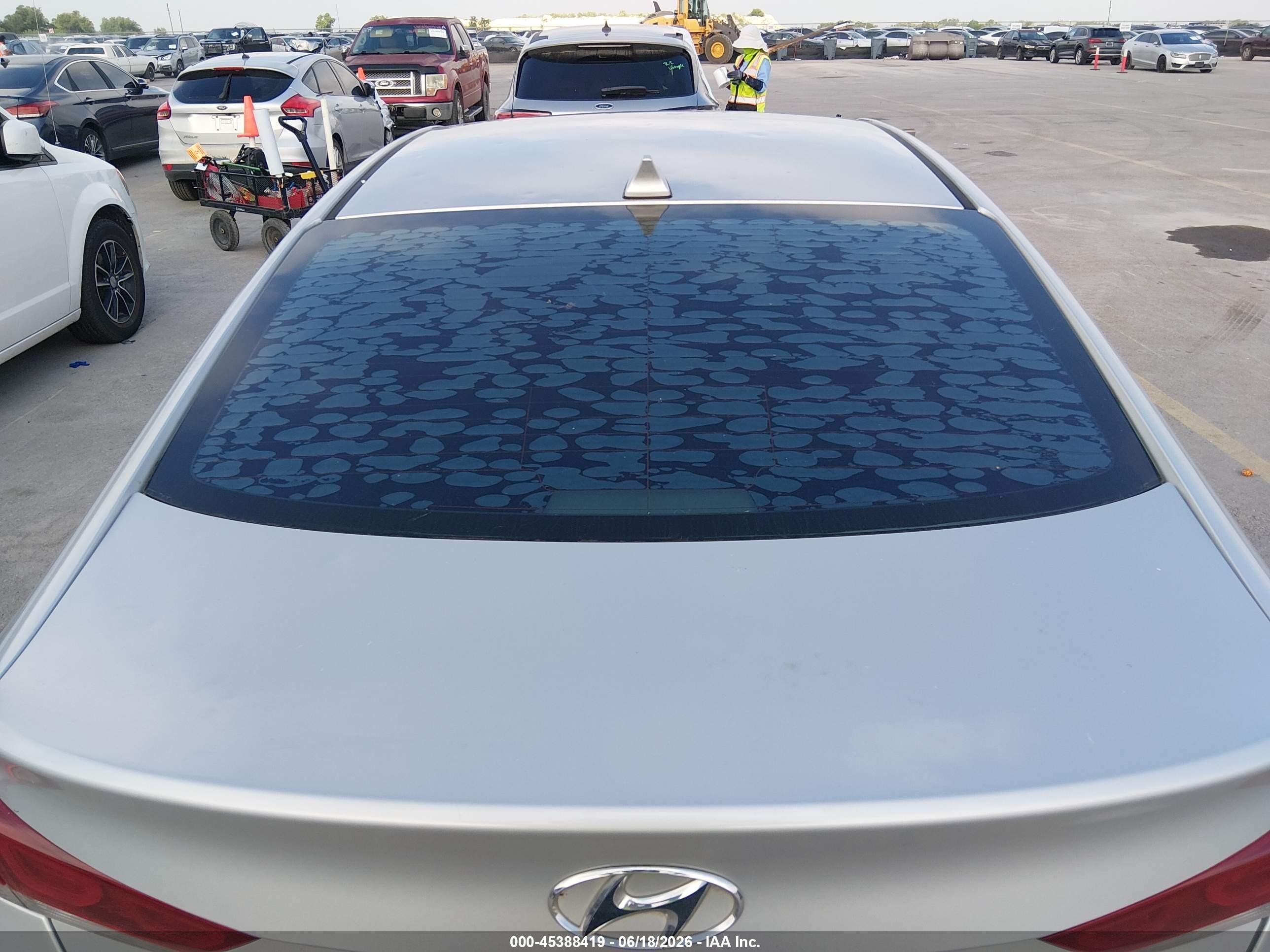 2017 Hyundai Elantra Limited Серебряный vin: KMHD84LF6HU269394