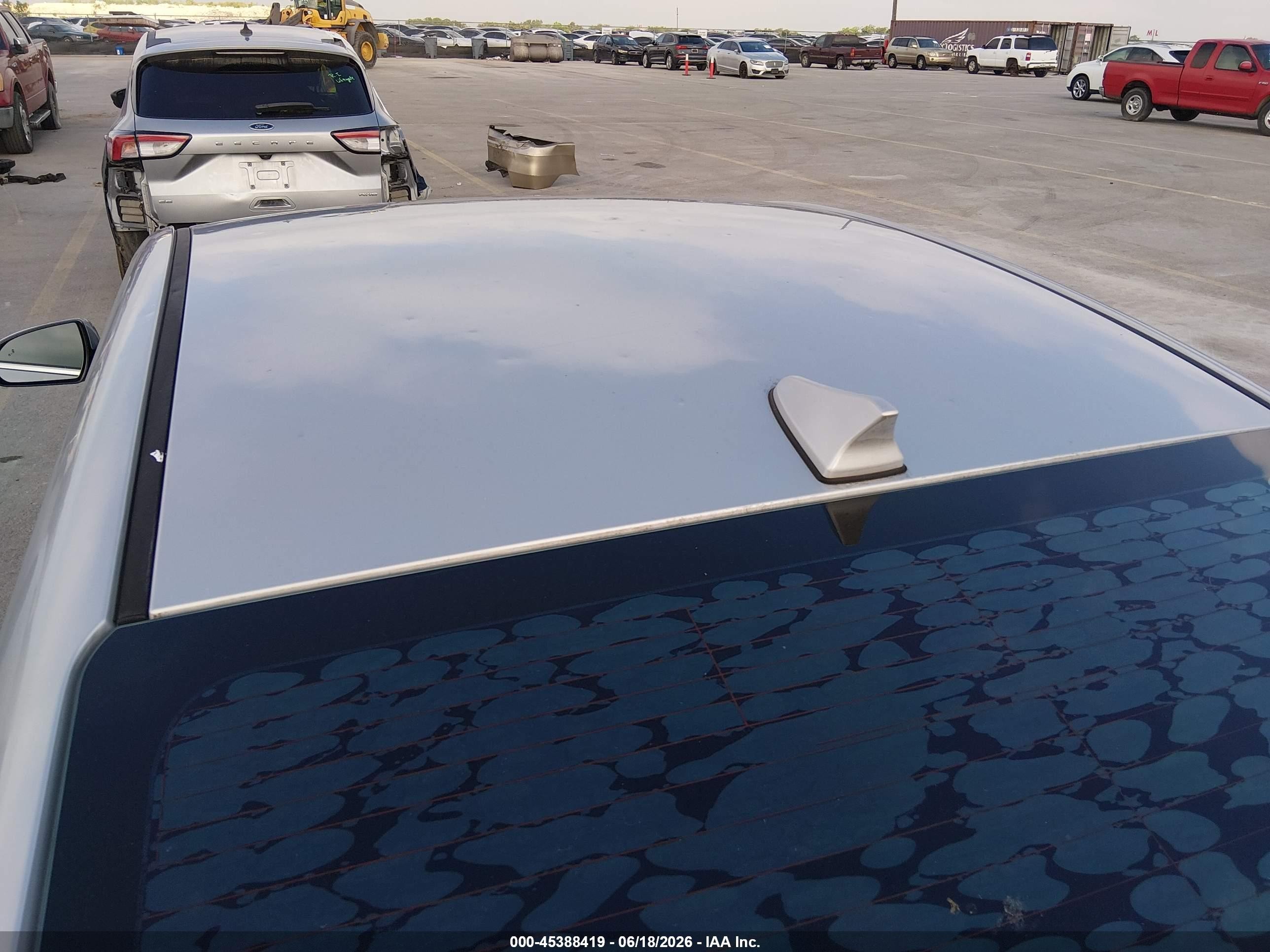 2017 Hyundai Elantra Limited Серебряный vin: KMHD84LF6HU269394