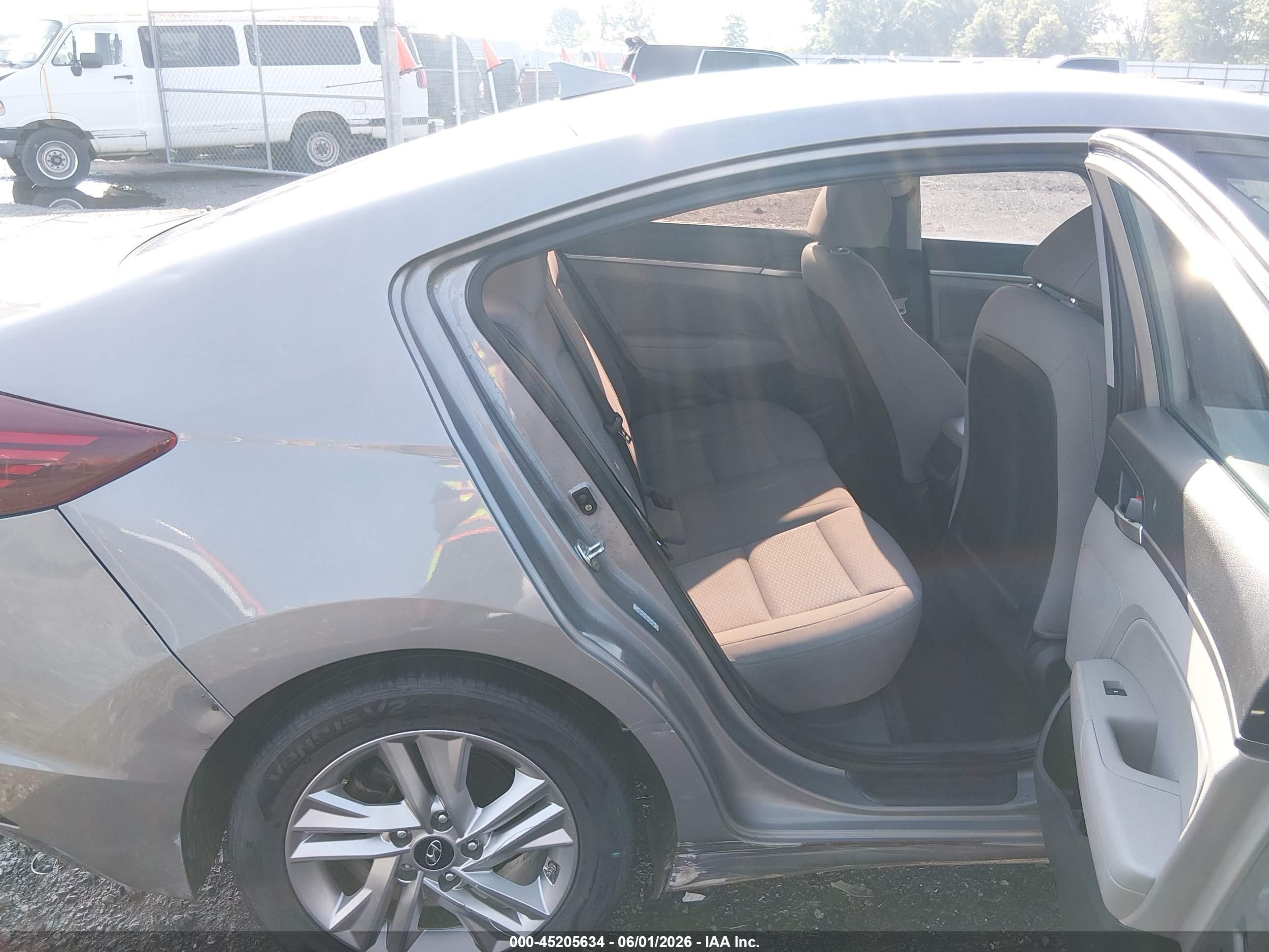 2020 Hyundai Elantra Sel Gray vin: KMHD84LF6LU026550