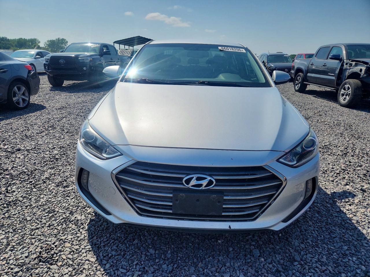2017 Hyundai Elantra Limited Silver vin: KMHD84LF7HU289766