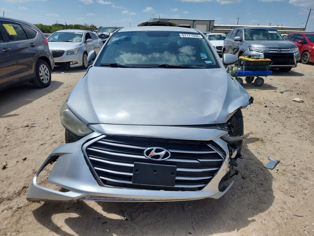 2018 Hyundai Elantra Sel Серебряный vin: KMHD84LF7JU705952