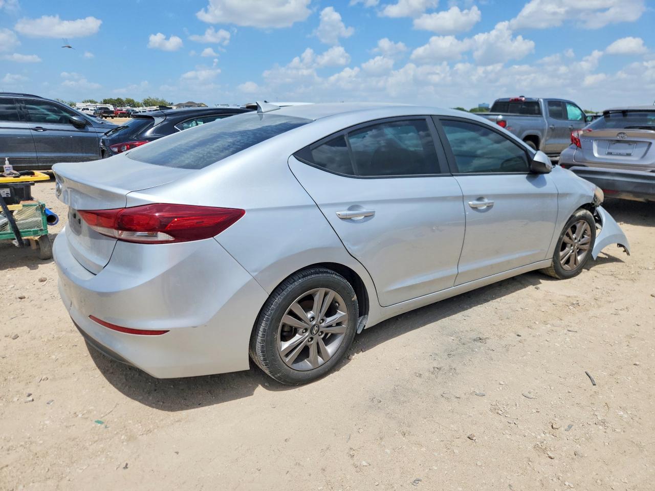 2018 Hyundai Elantra Sel Серебряный vin: KMHD84LF7JU705952