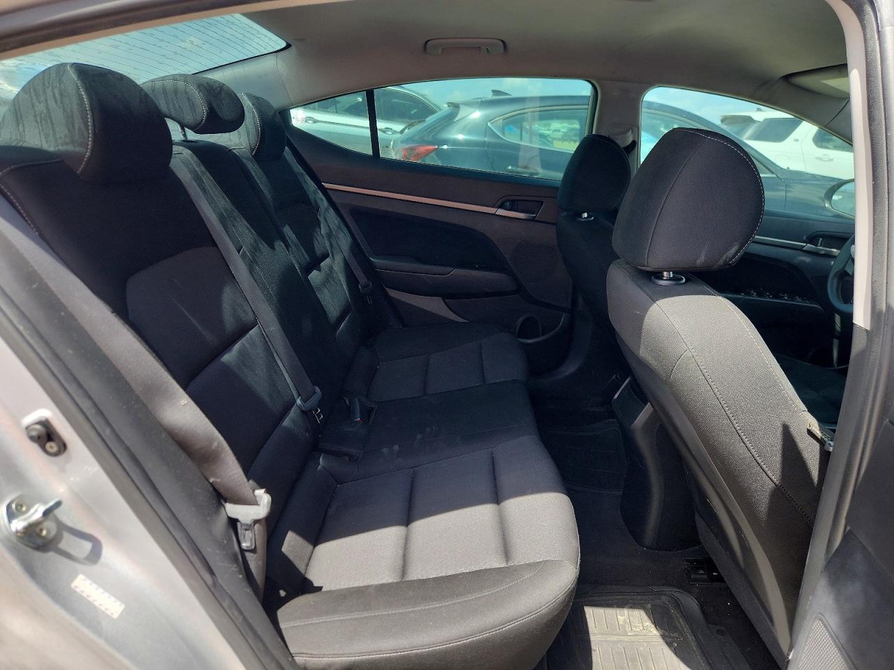 2018 Hyundai Elantra Sel Серебряный vin: KMHD84LF7JU705952