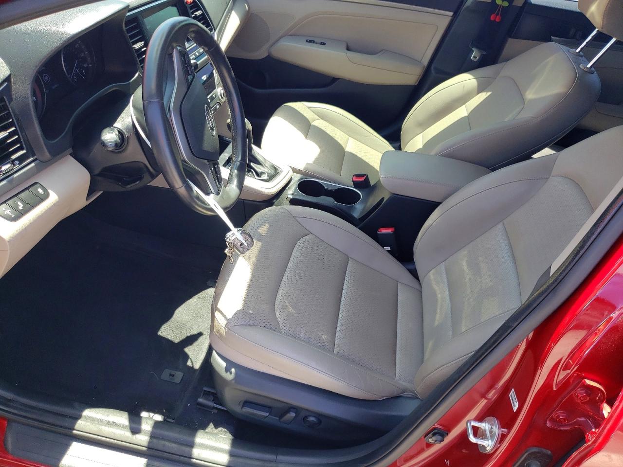 2018 Hyundai Elantra Limited Red vin: KMHD84LF8JU449014