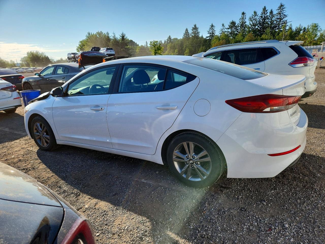 2017 Hyundai Elantra Se White vin: KMHD84LF9HU267901