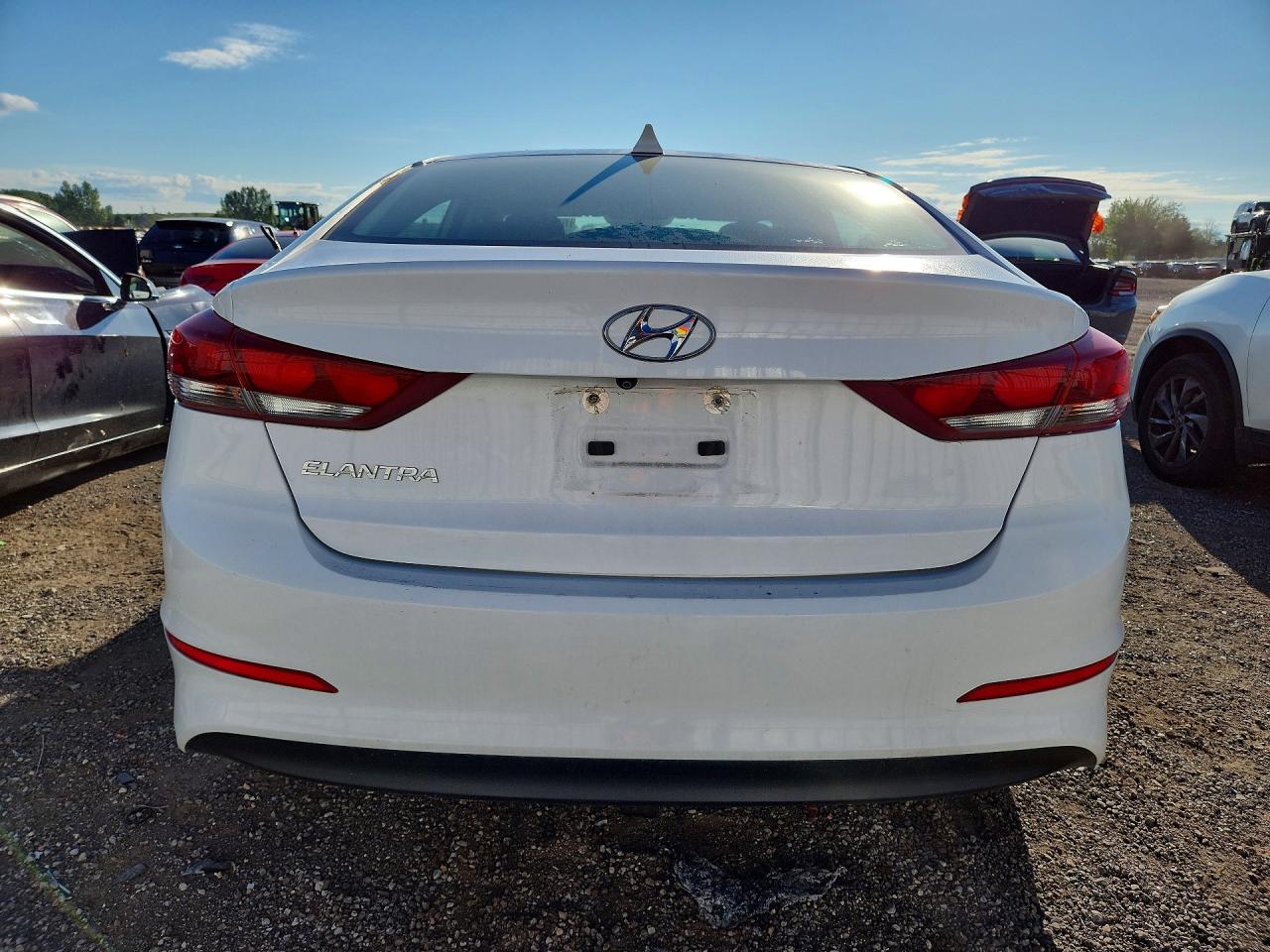 2017 Hyundai Elantra Se White vin: KMHD84LF9HU267901