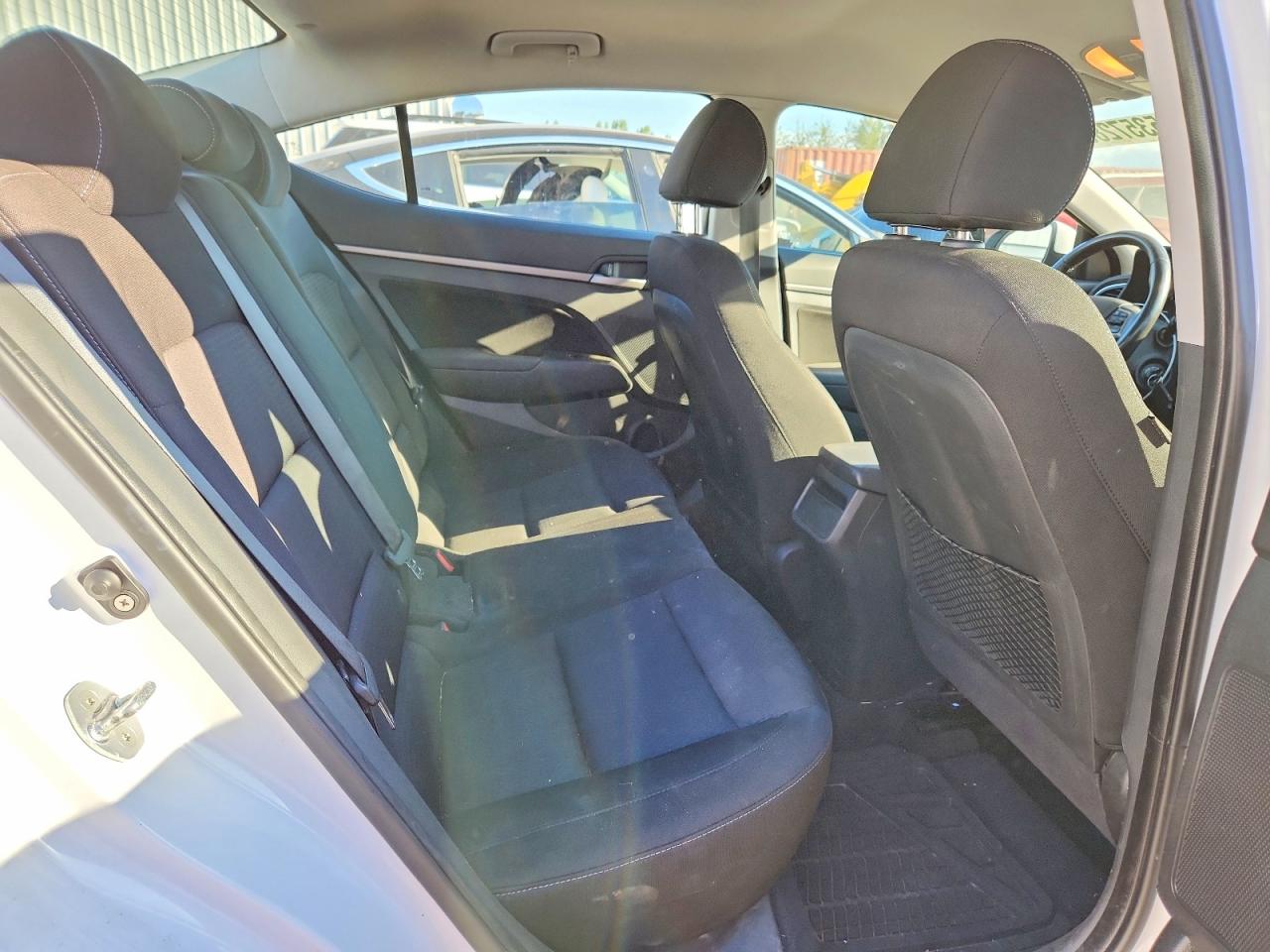 2017 Hyundai Elantra Se White vin: KMHD84LF9HU267901