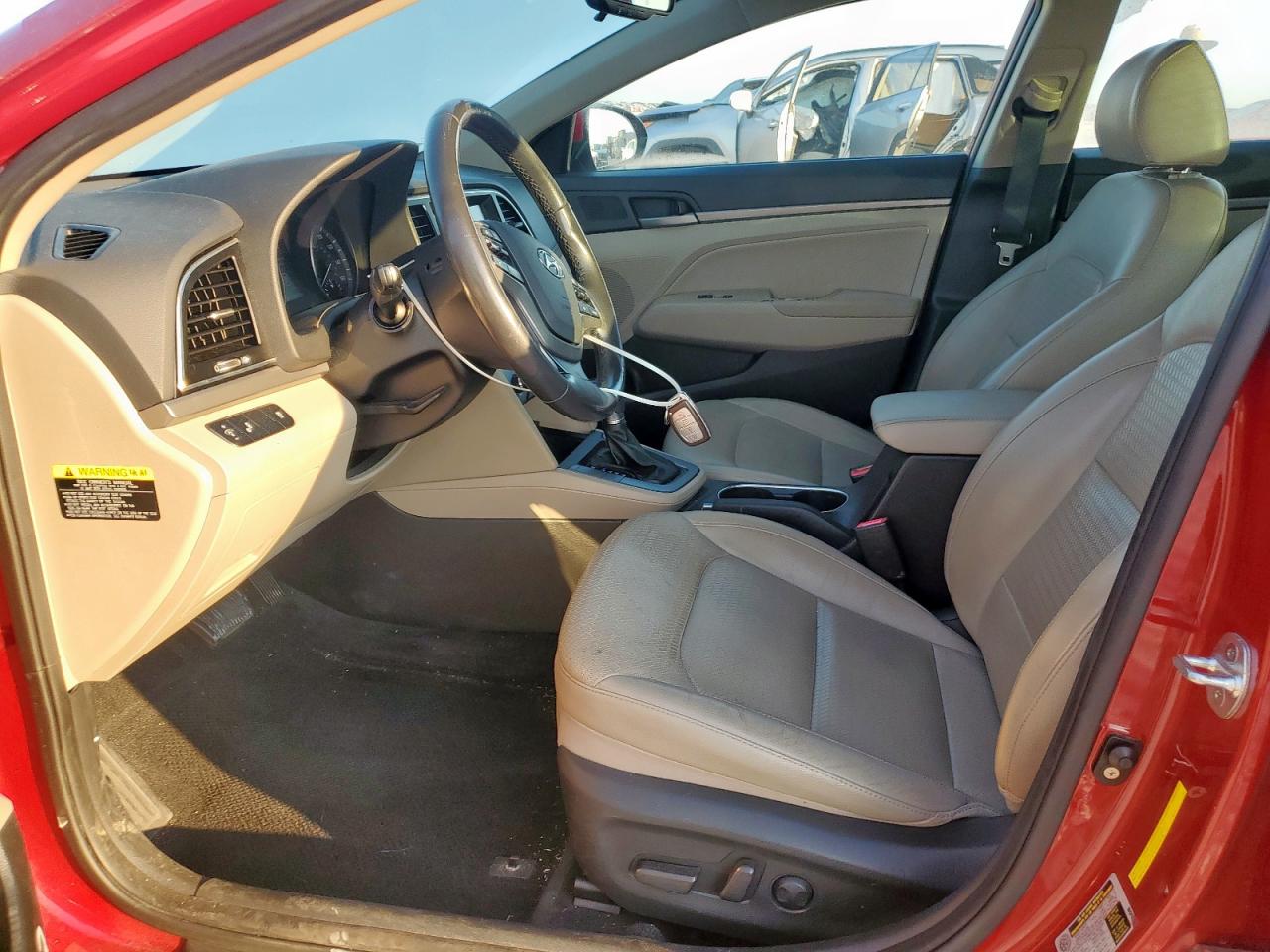 2017 Hyundai Elantra Red vin: KMHD84LF9HU314120