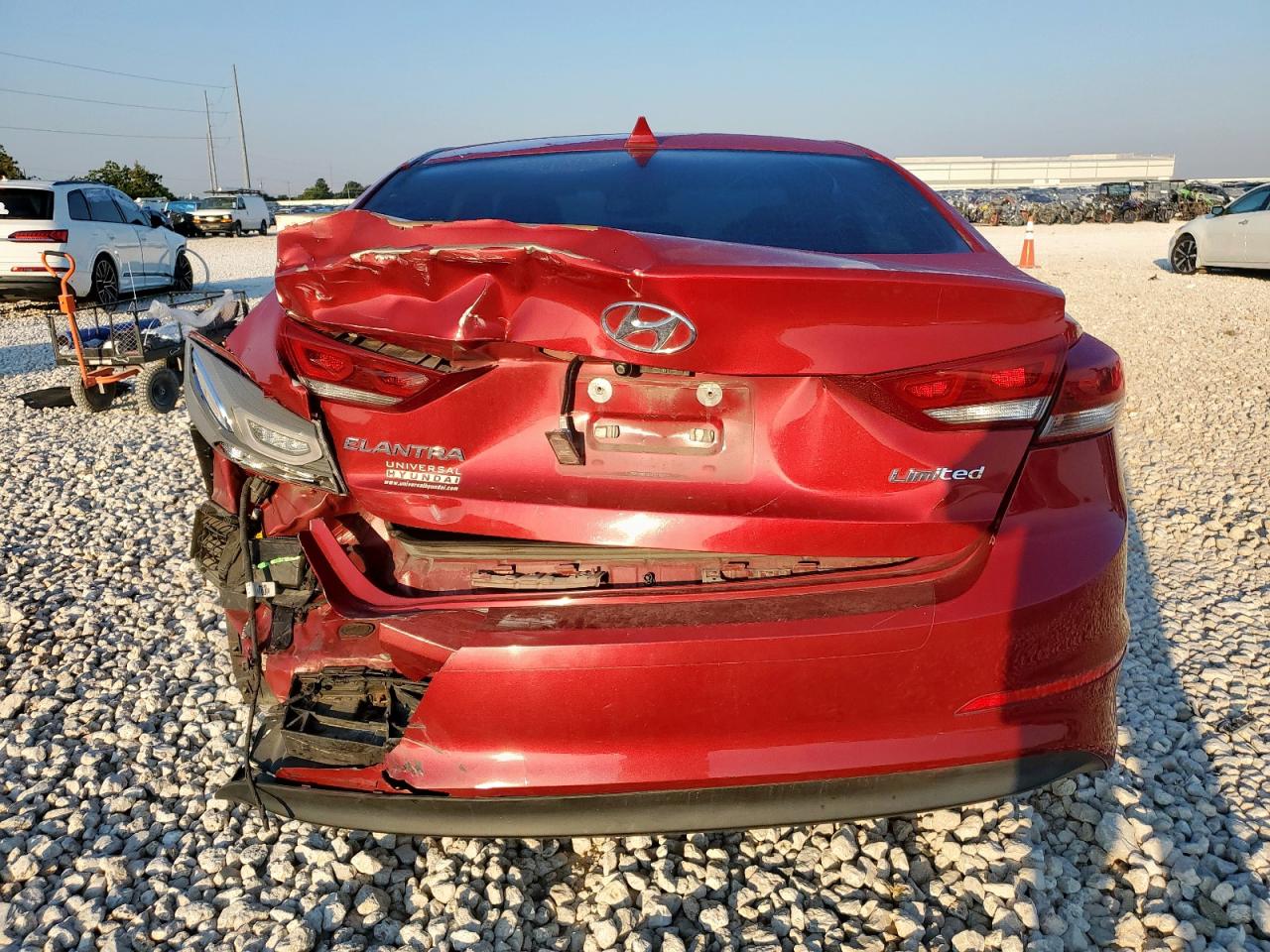 2017 Hyundai Elantra Red vin: KMHD84LF9HU314120