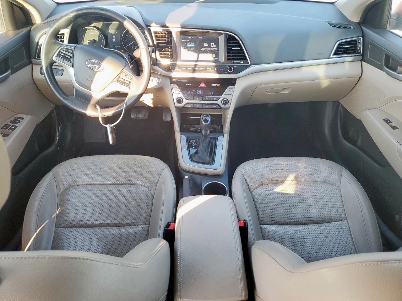 2017 Hyundai Elantra Red vin: KMHD84LF9HU314120