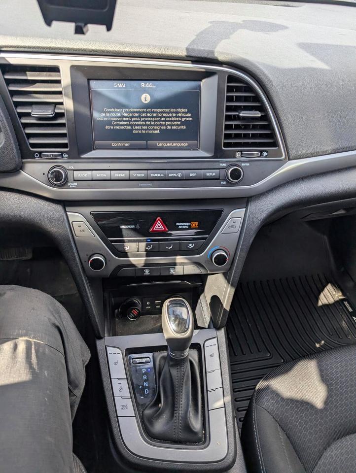 2017 Hyundai Elantra Se Black vin: KMHD84LFXHU177222