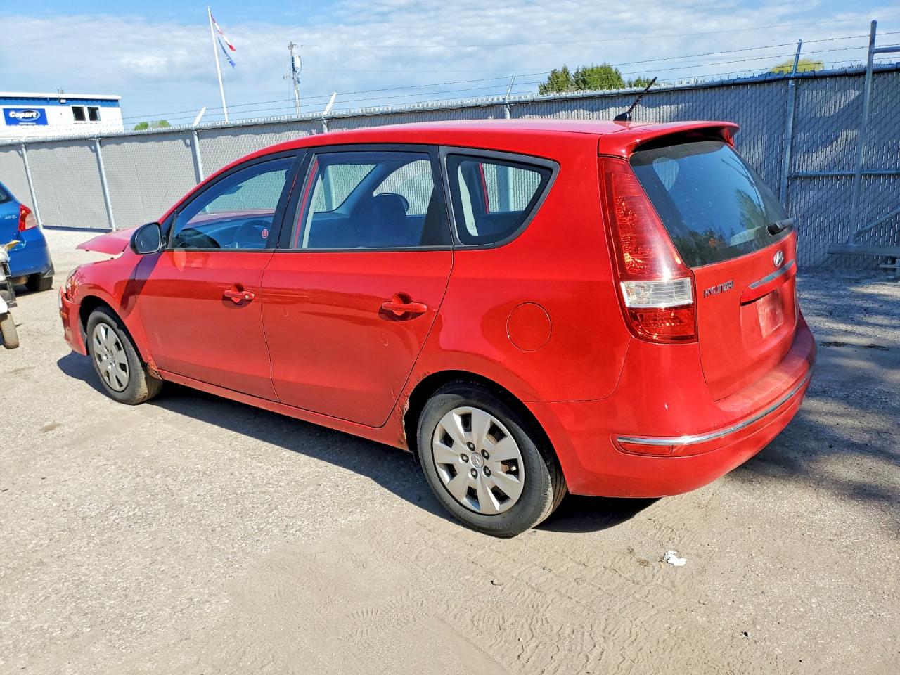 2009 Hyundai Elantra Touring Red vin: KMHDB85E09U036481