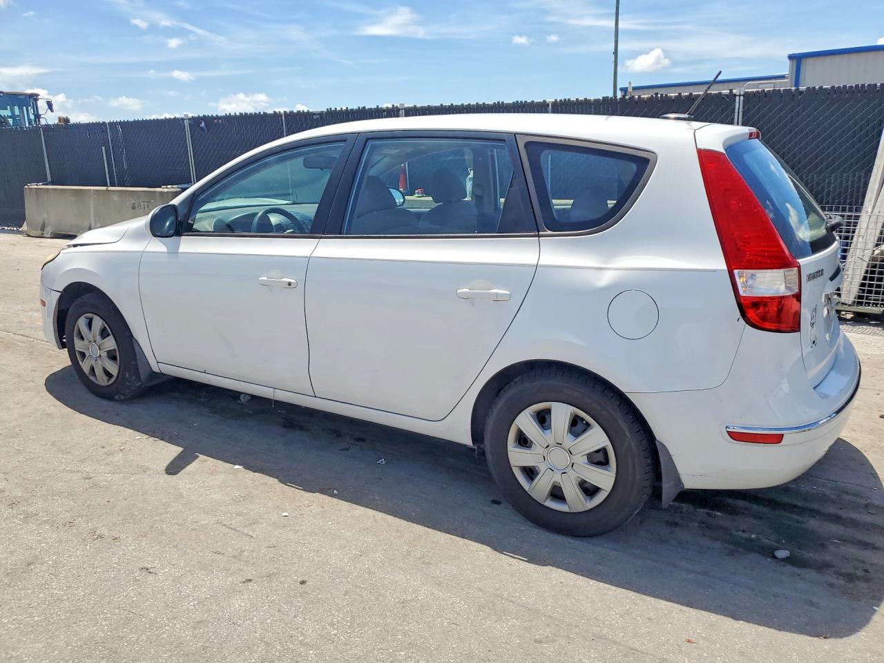 2011 Hyundai Elantra Touring Gls White vin: KMHDB8AE3BU122542