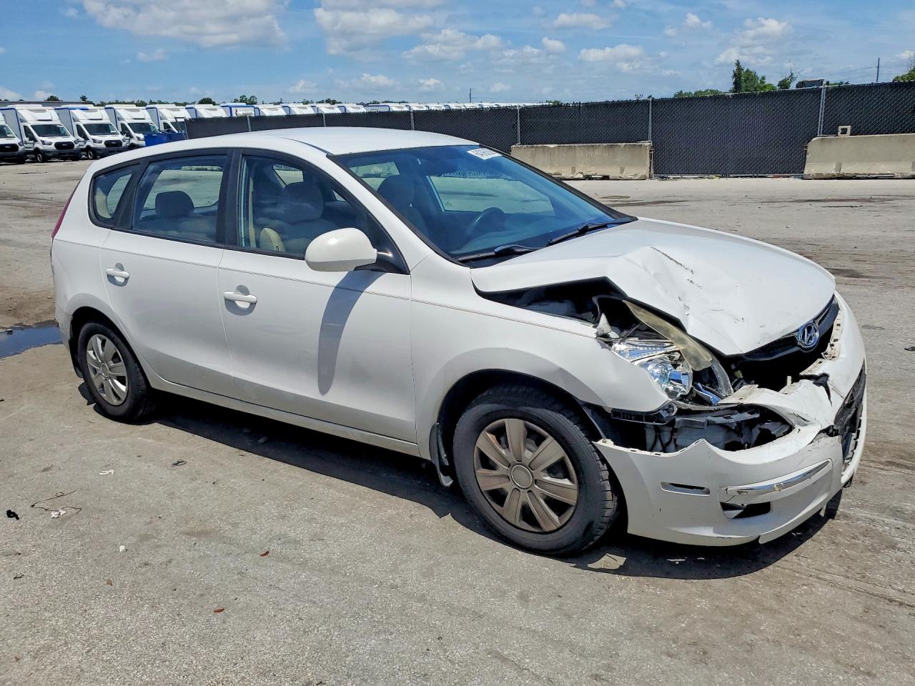2011 Hyundai Elantra Touring Gls White vin: KMHDB8AE3BU122542