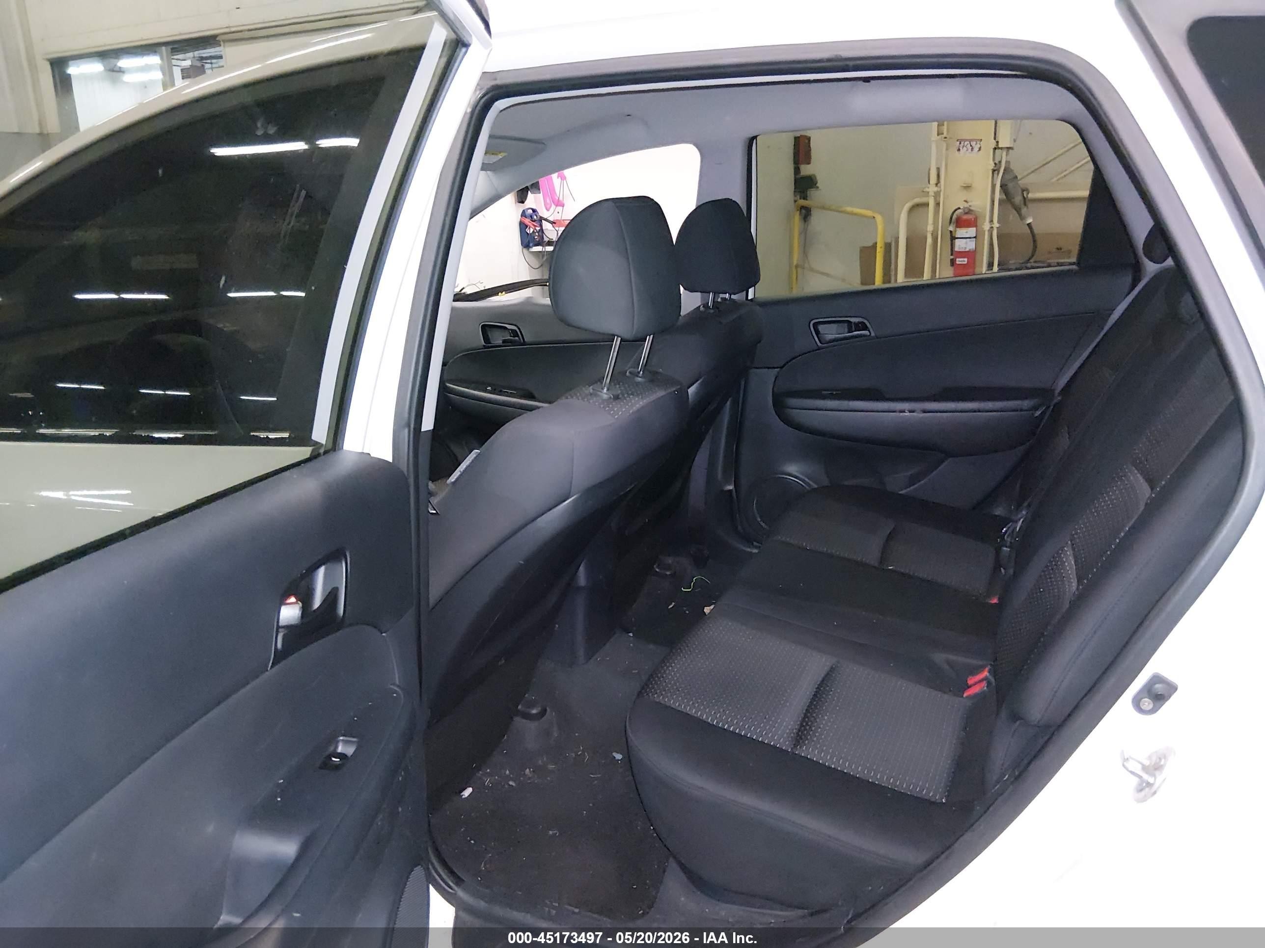 2010 Hyundai Elantra Touring Gls White vin: KMHDB8AE5AU053397