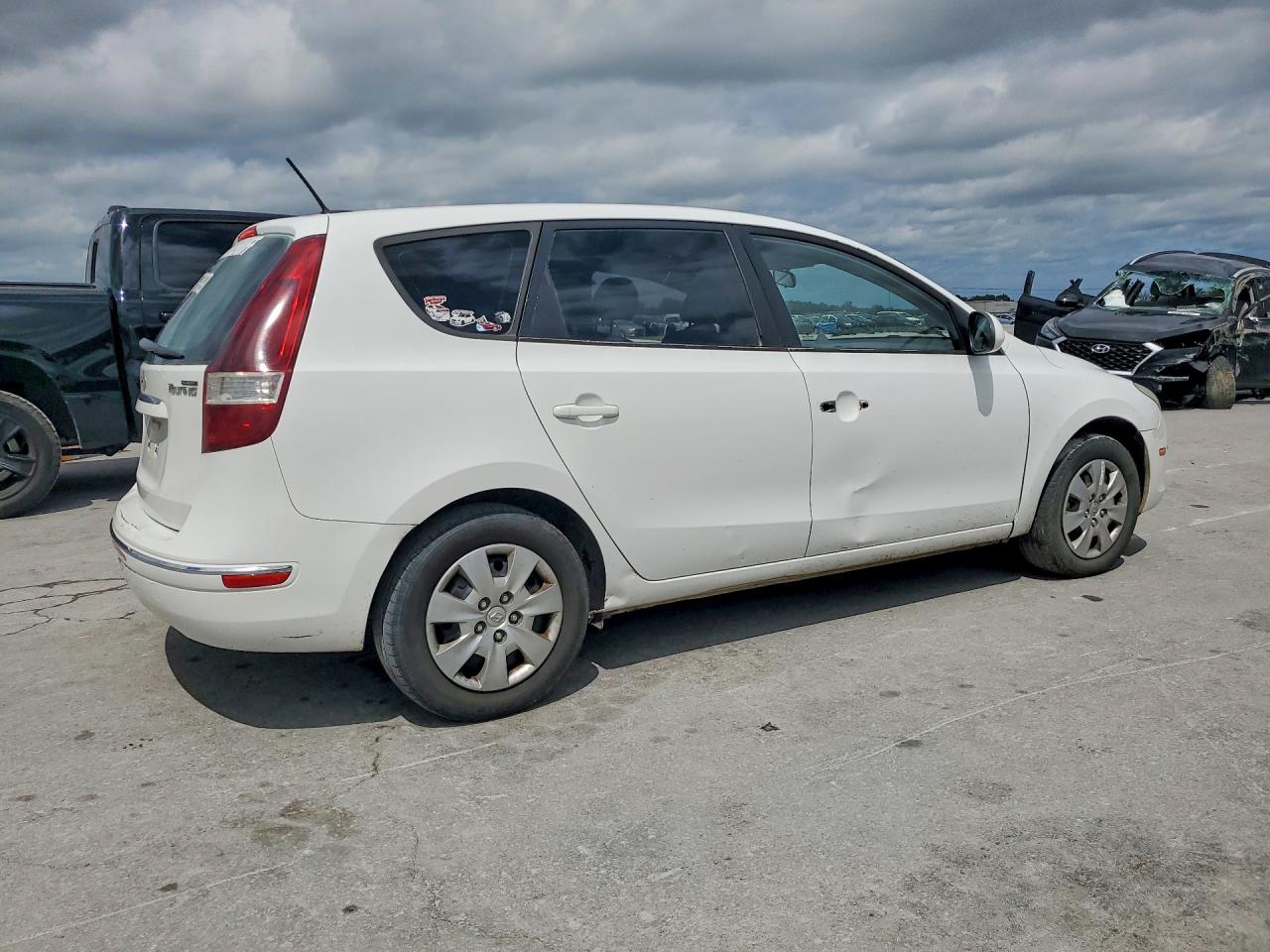 2011 Hyundai Elantra Touring Gls White vin: KMHDB8AE6BU100664