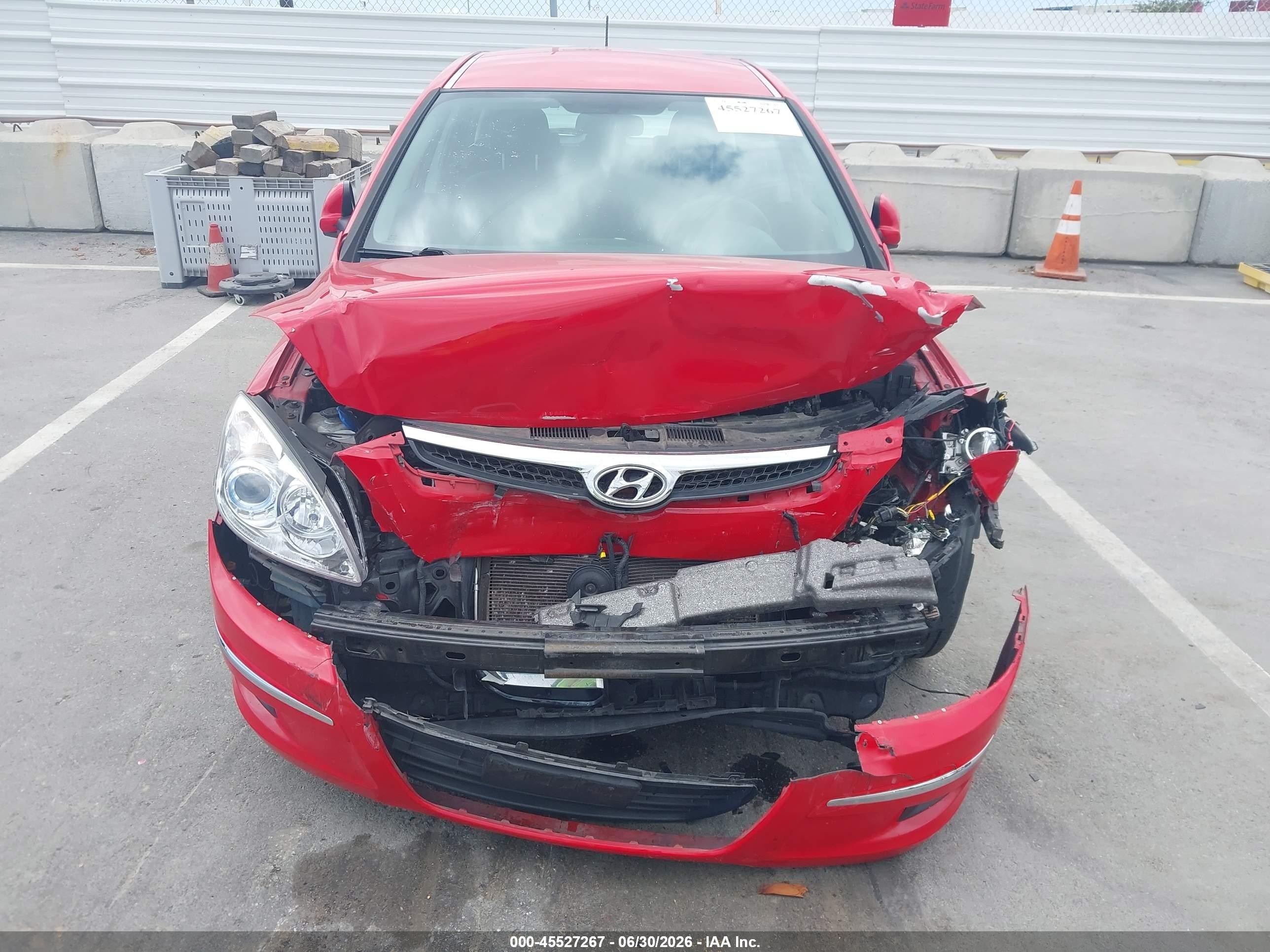 2010 Hyundai Elantra Touring Gls Red vin: KMHDB8AE7AU054227