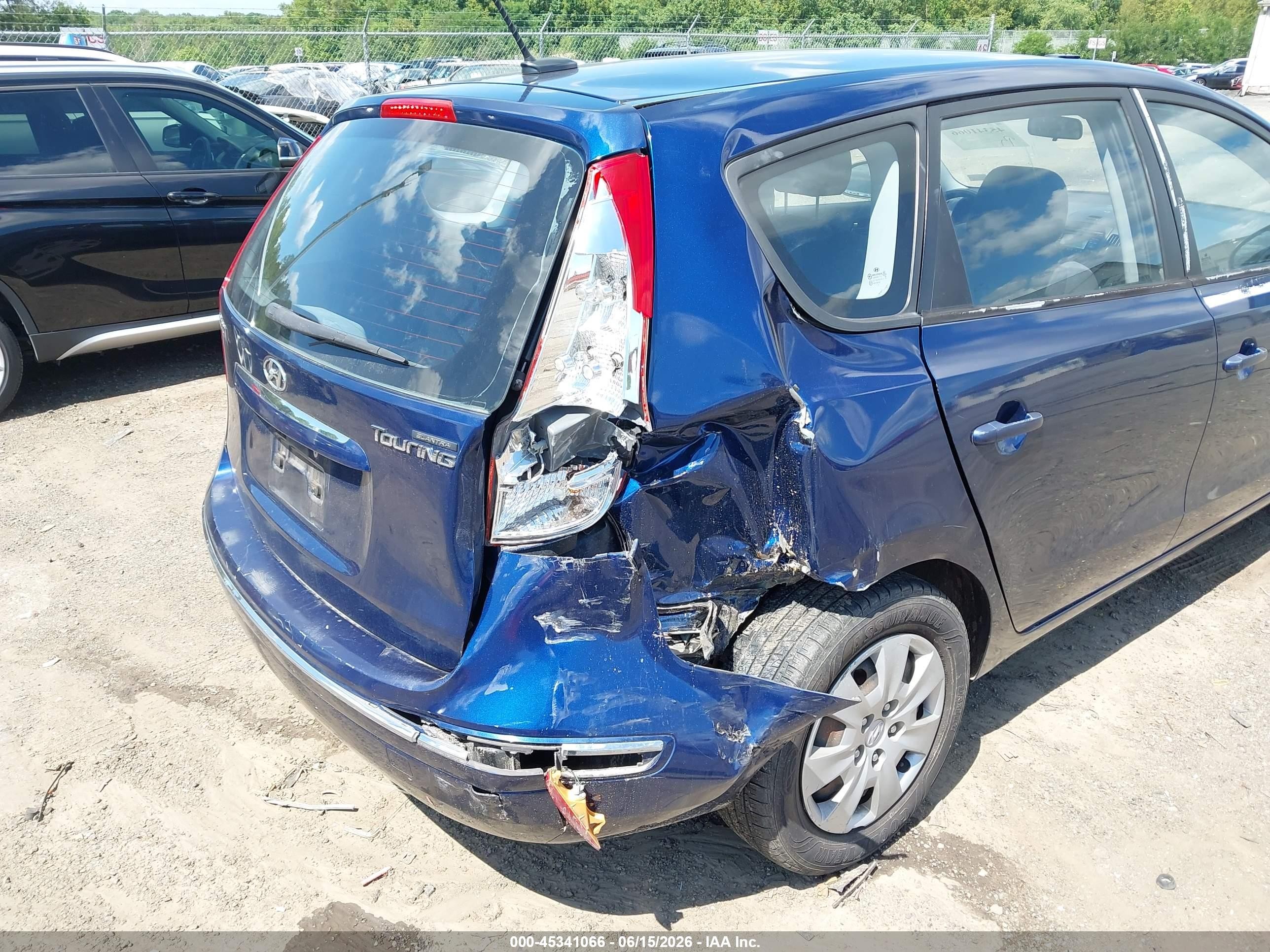 2011 Hyundai Elantra Touring Gls Navy vin: KMHDB8AE9BU097047