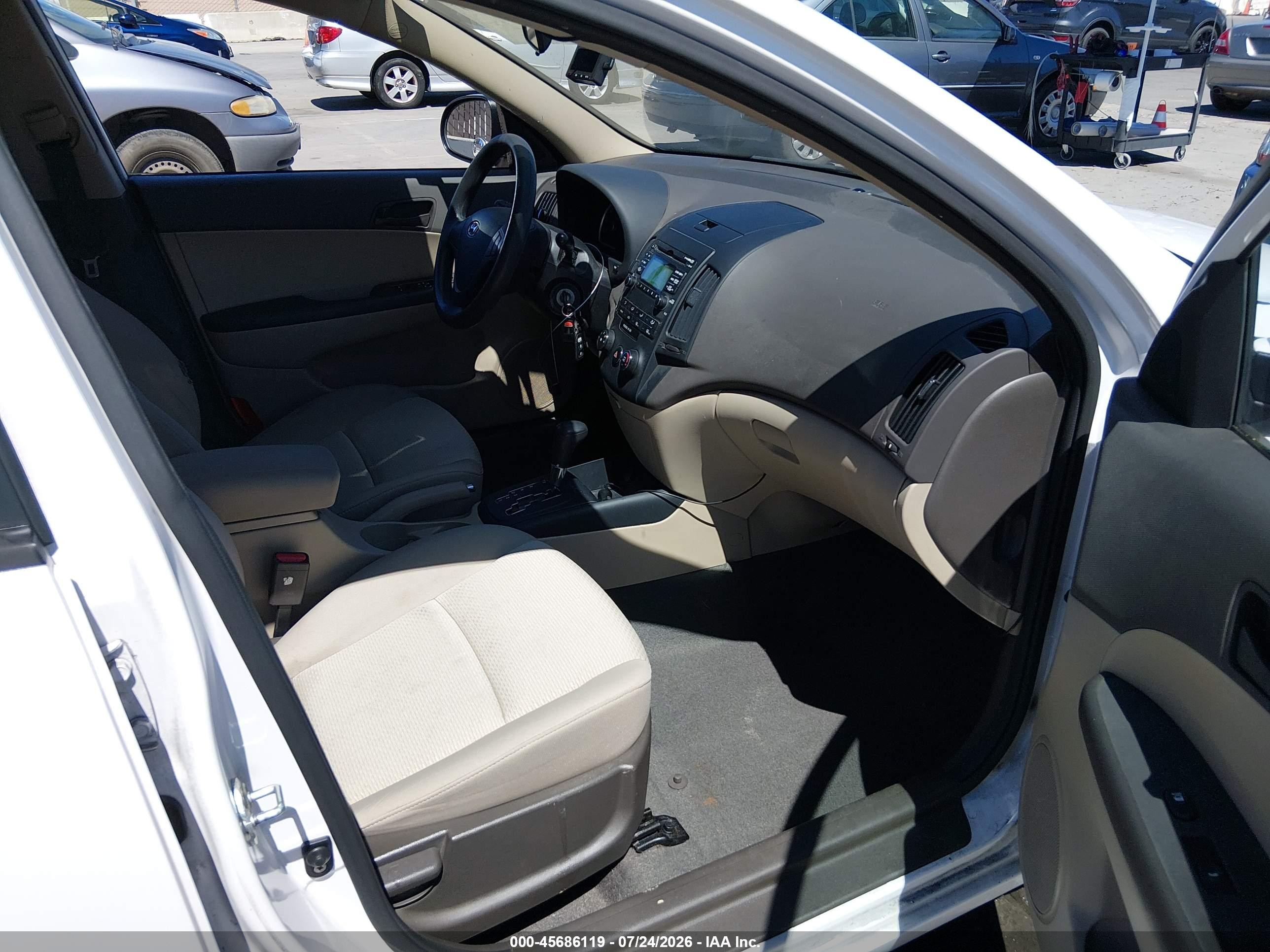 2012 Hyundai Elantra Touring Gls Белый vin: KMHDB8AE9CU158379
