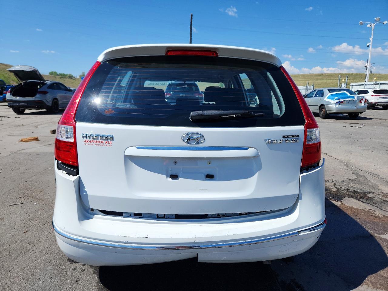 2011 Hyundai Elantra Touring Gls White vin: KMHDB8AEXBU090706