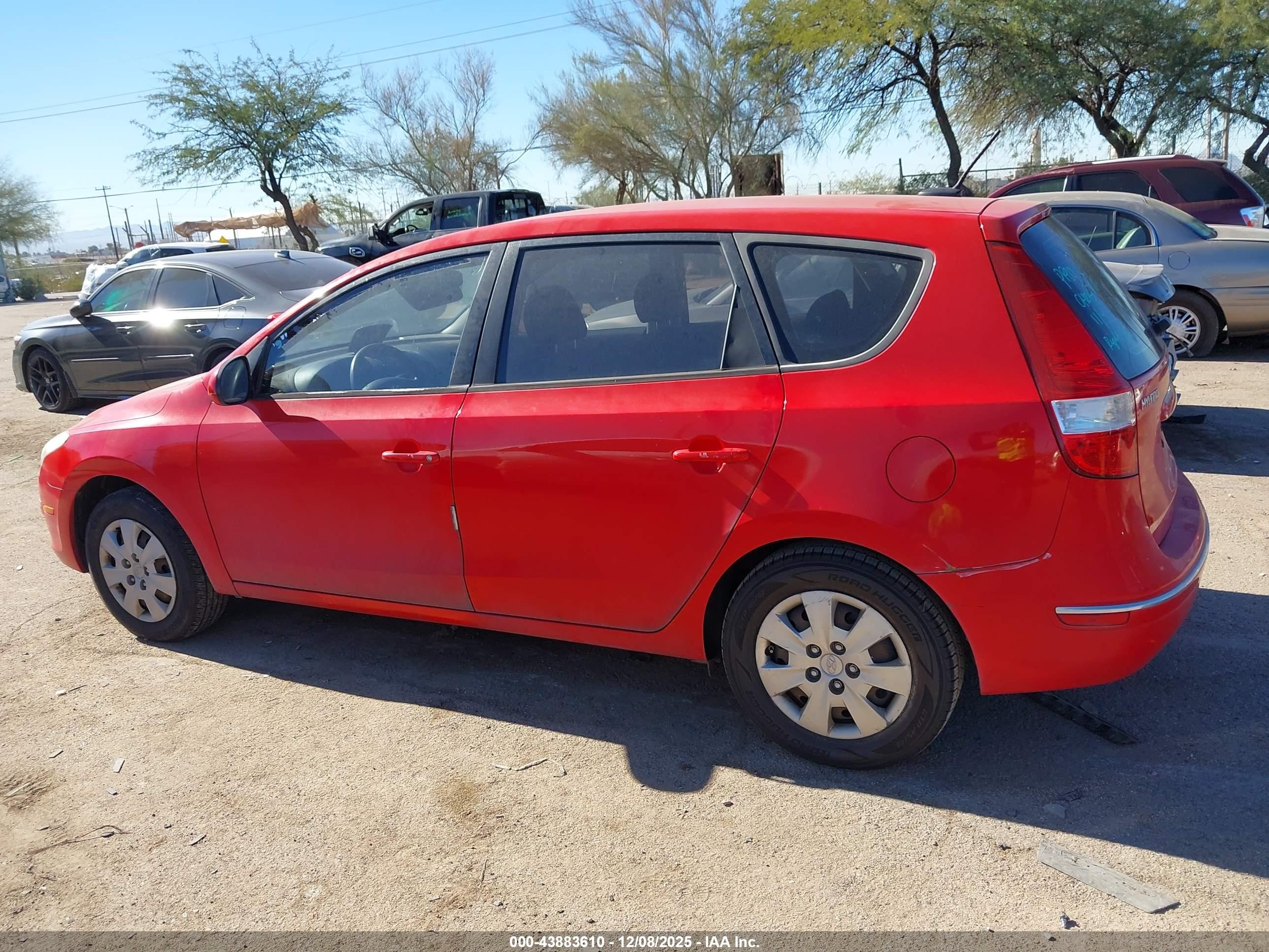 2011 Hyundai Elantra Touring Gls Red vin: KMHDB8AEXBU091015