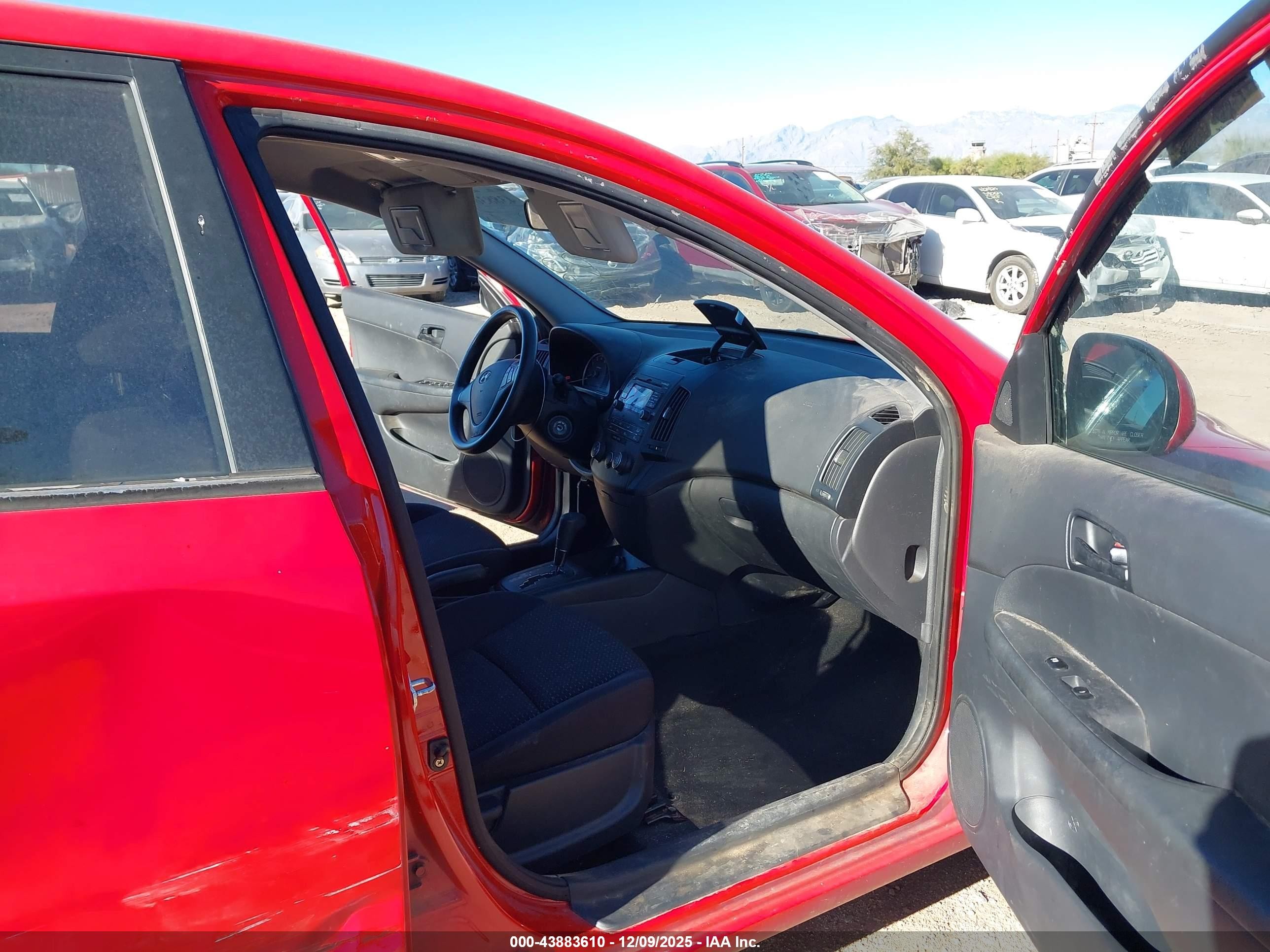 2011 Hyundai Elantra Touring Gls Red vin: KMHDB8AEXBU091015