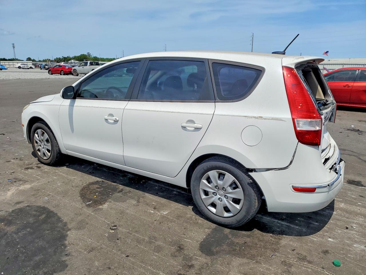 2011 Hyundai Elantra Touring Gls White vin: KMHDB8AEXBU098868