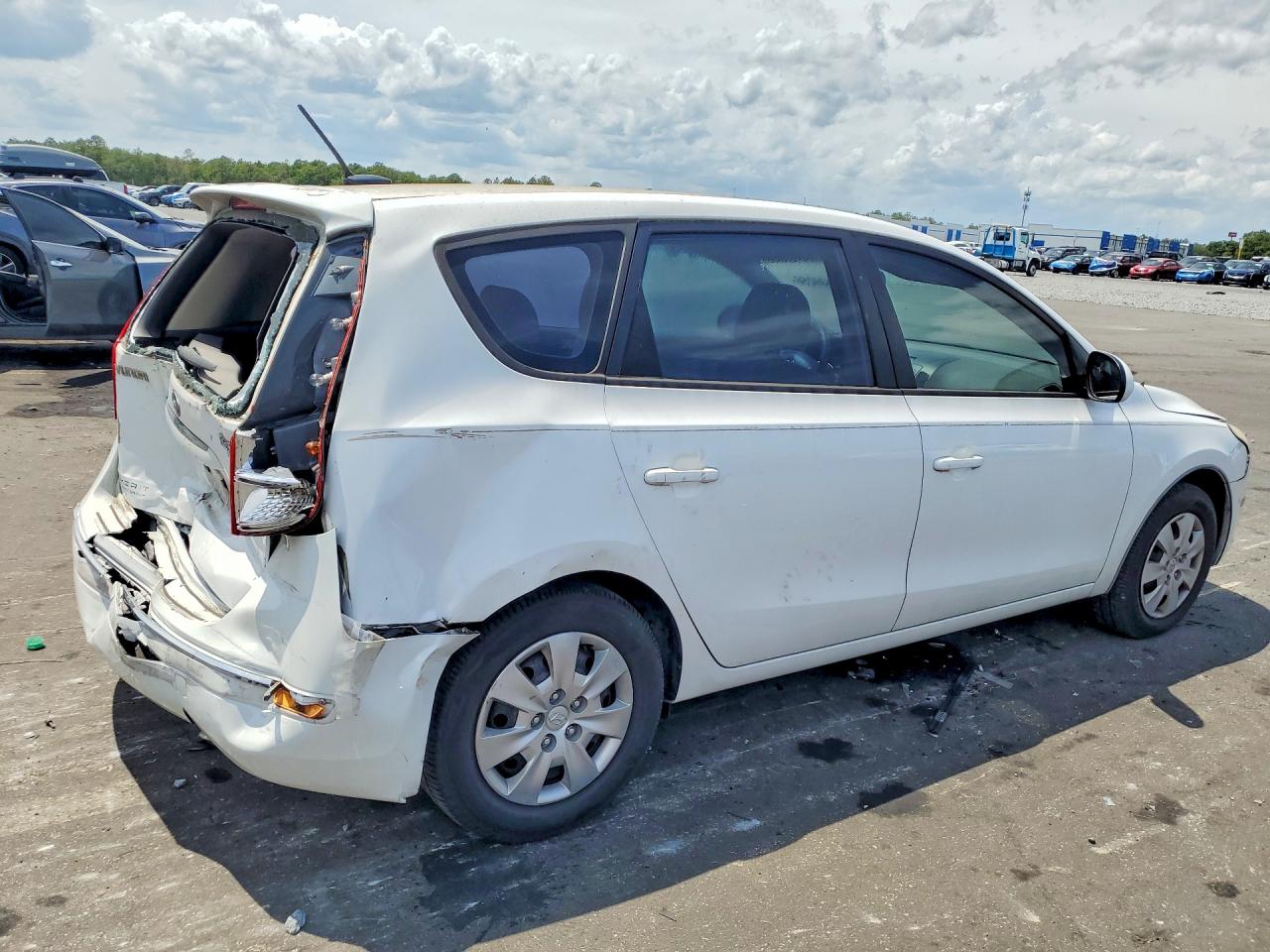 2011 Hyundai Elantra Touring Gls White vin: KMHDB8AEXBU098868