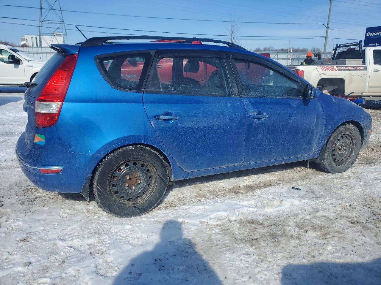 2009 Hyundai Elantra Touring Blue vin: KMHDC85EX9U032743
