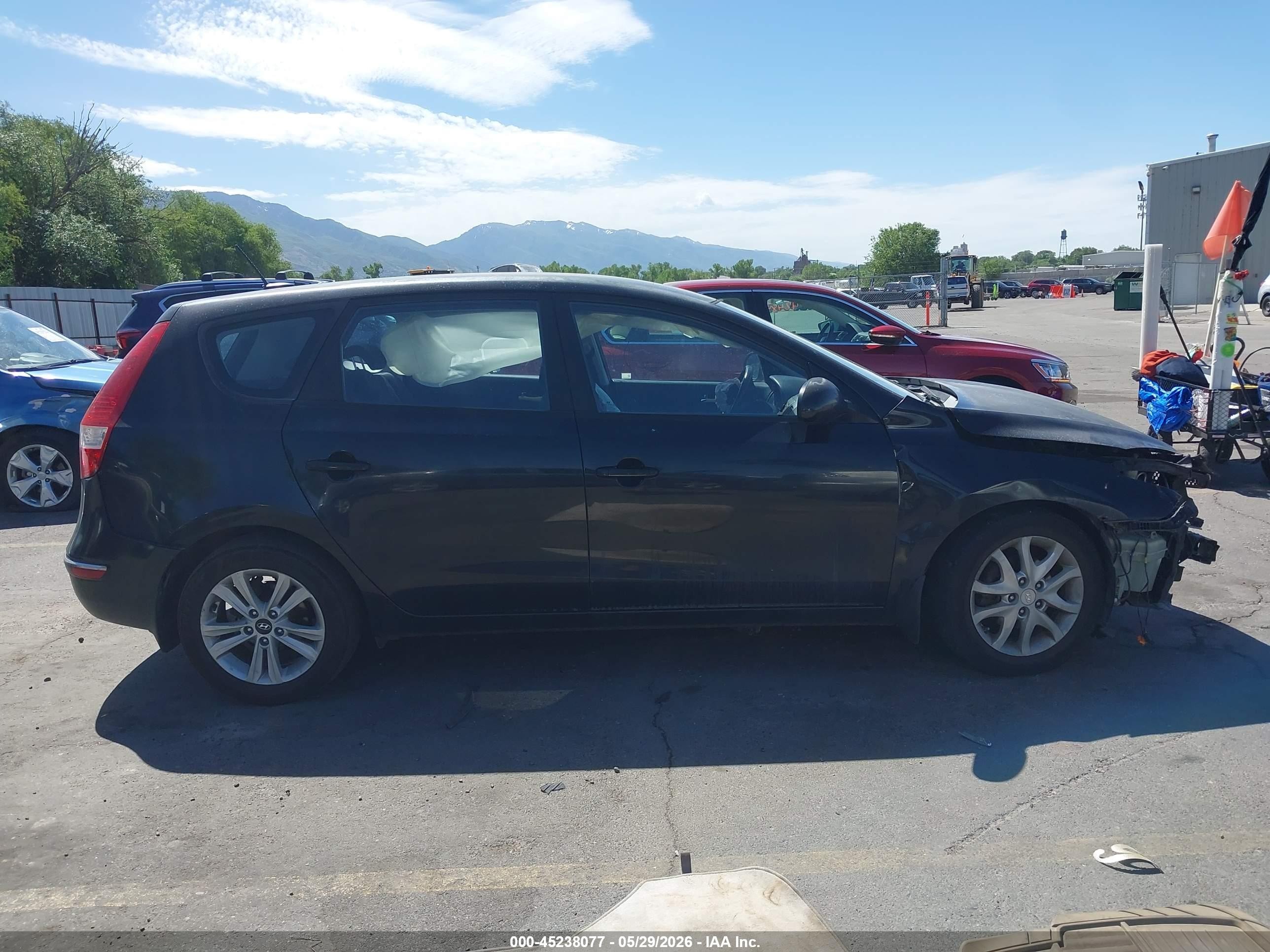 2009 Hyundai Elantra Touring   Black vin: KMHDC86E19U021922