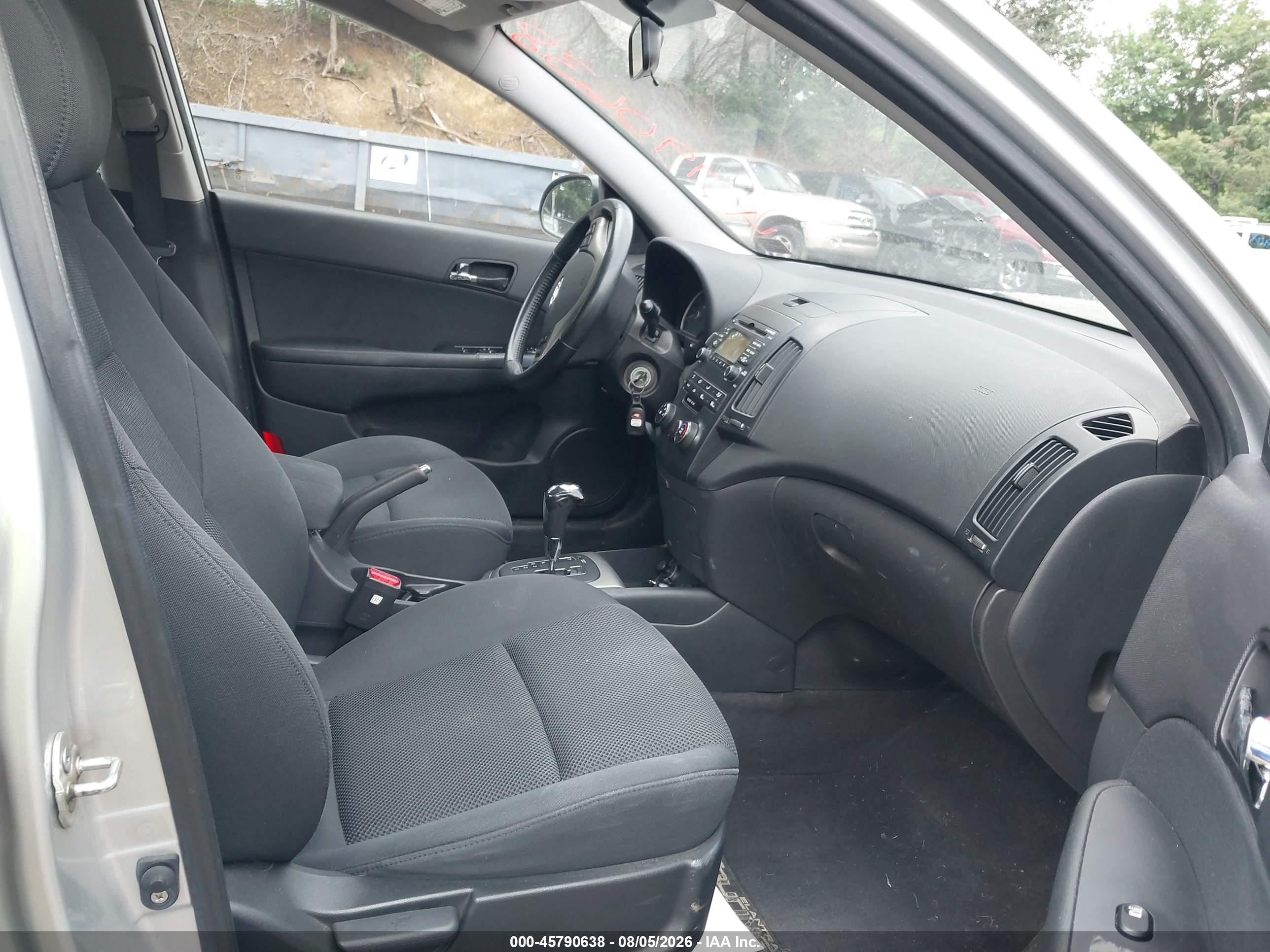 2009 Hyundai Elantra Touring Silver vin: KMHDC86E19U042611