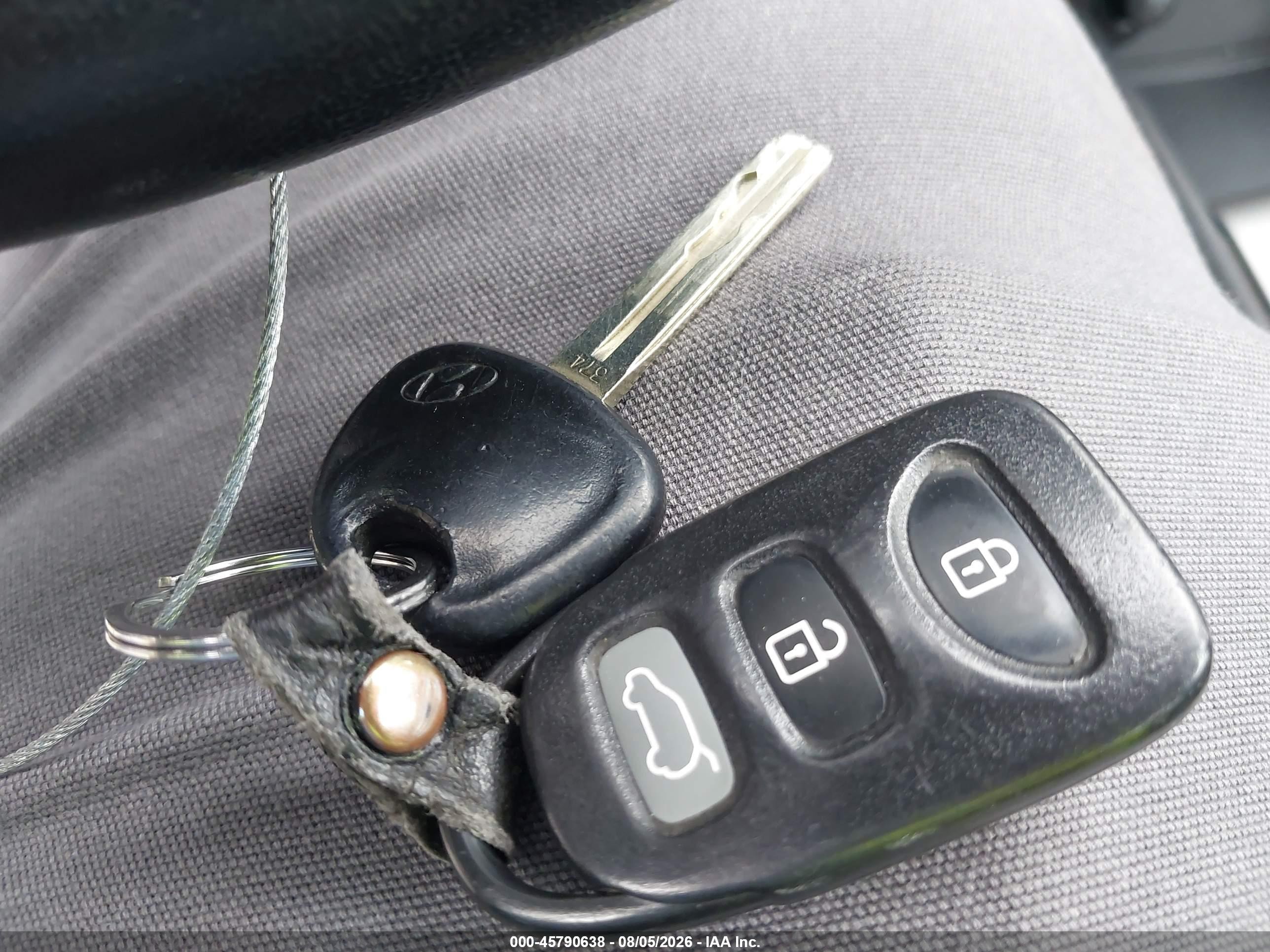 2009 Hyundai Elantra Touring Silver vin: KMHDC86E19U042611