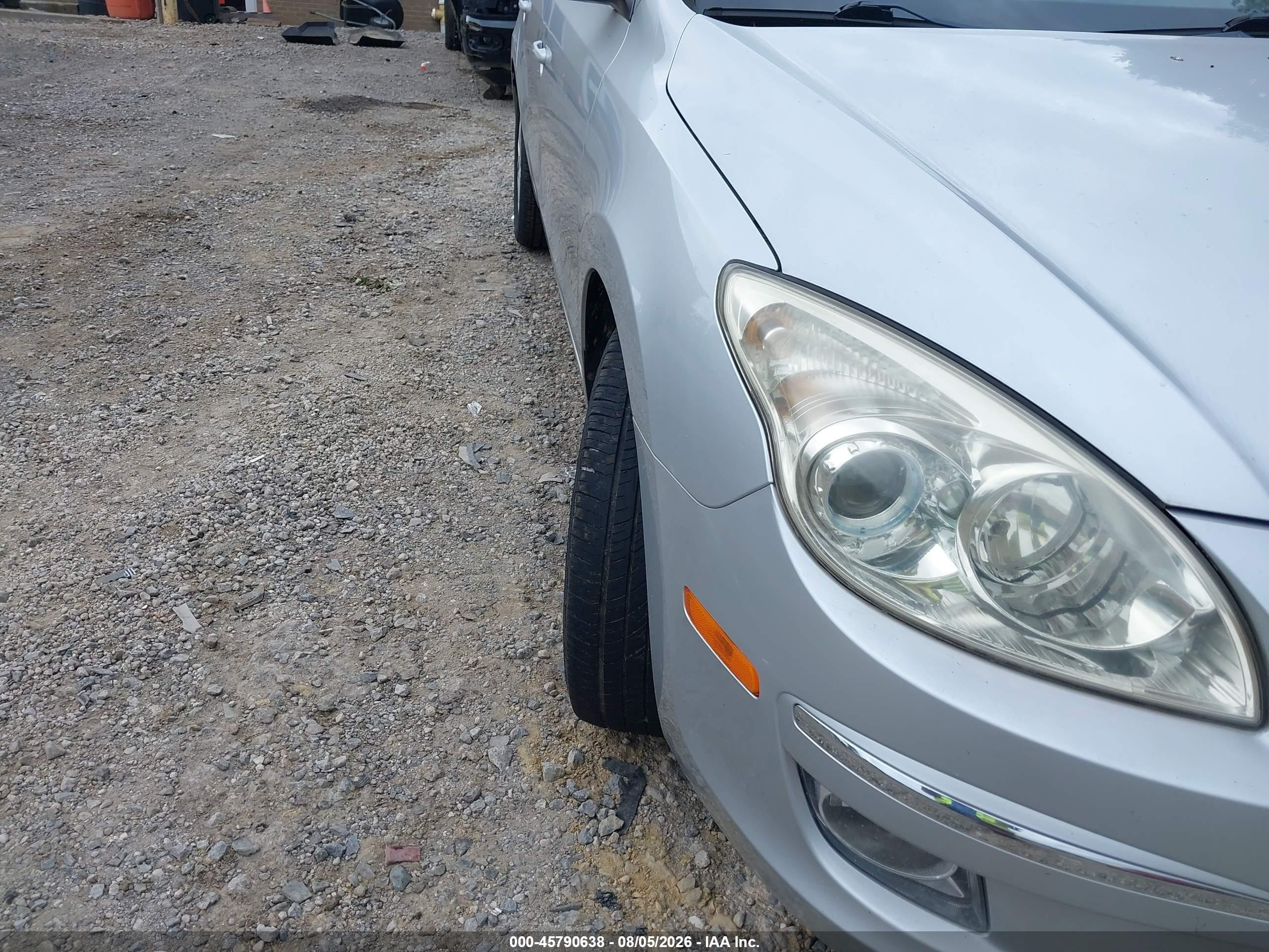 2009 Hyundai Elantra Touring Silver vin: KMHDC86E19U042611