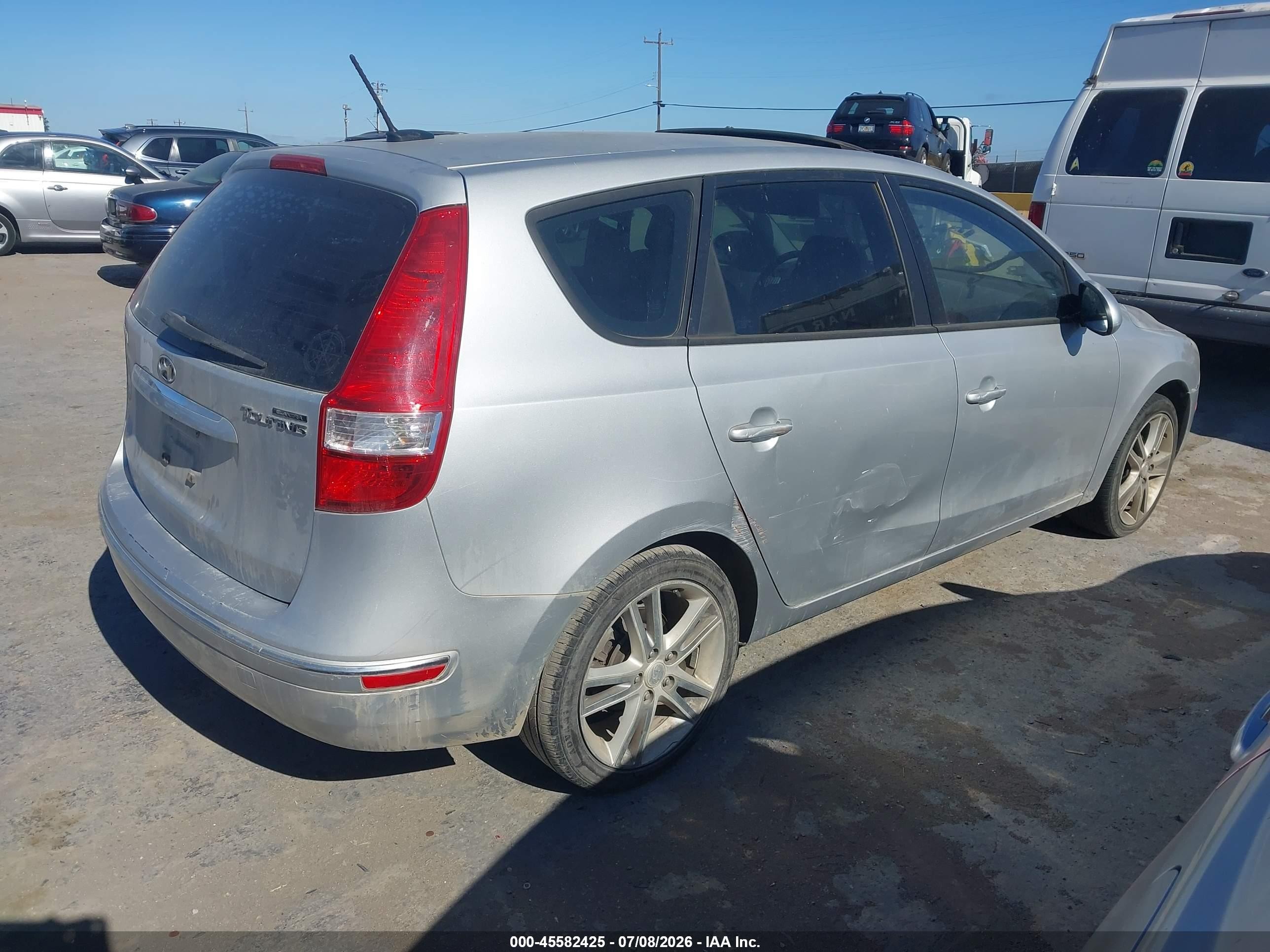 2009 Hyundai Elantra Touring   Серебряный vin: KMHDC86E29U026949