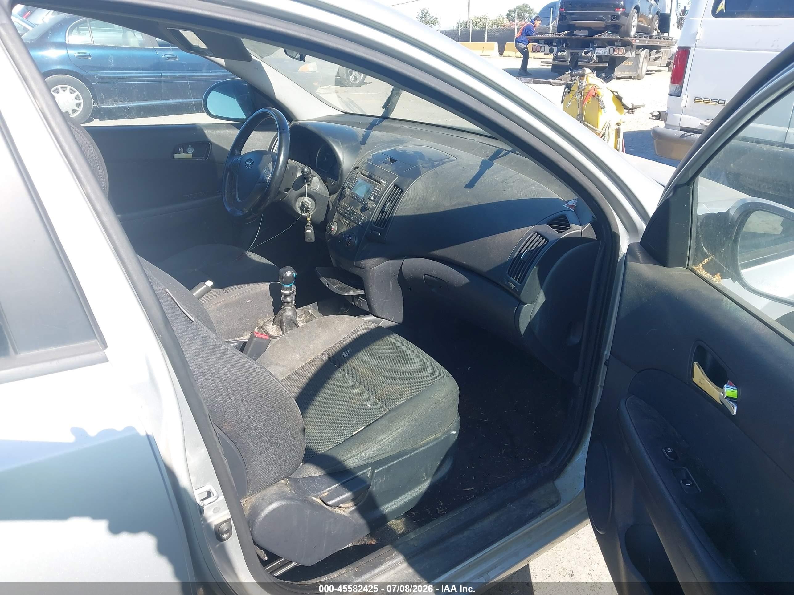 2009 Hyundai Elantra Touring   Серебряный vin: KMHDC86E29U026949