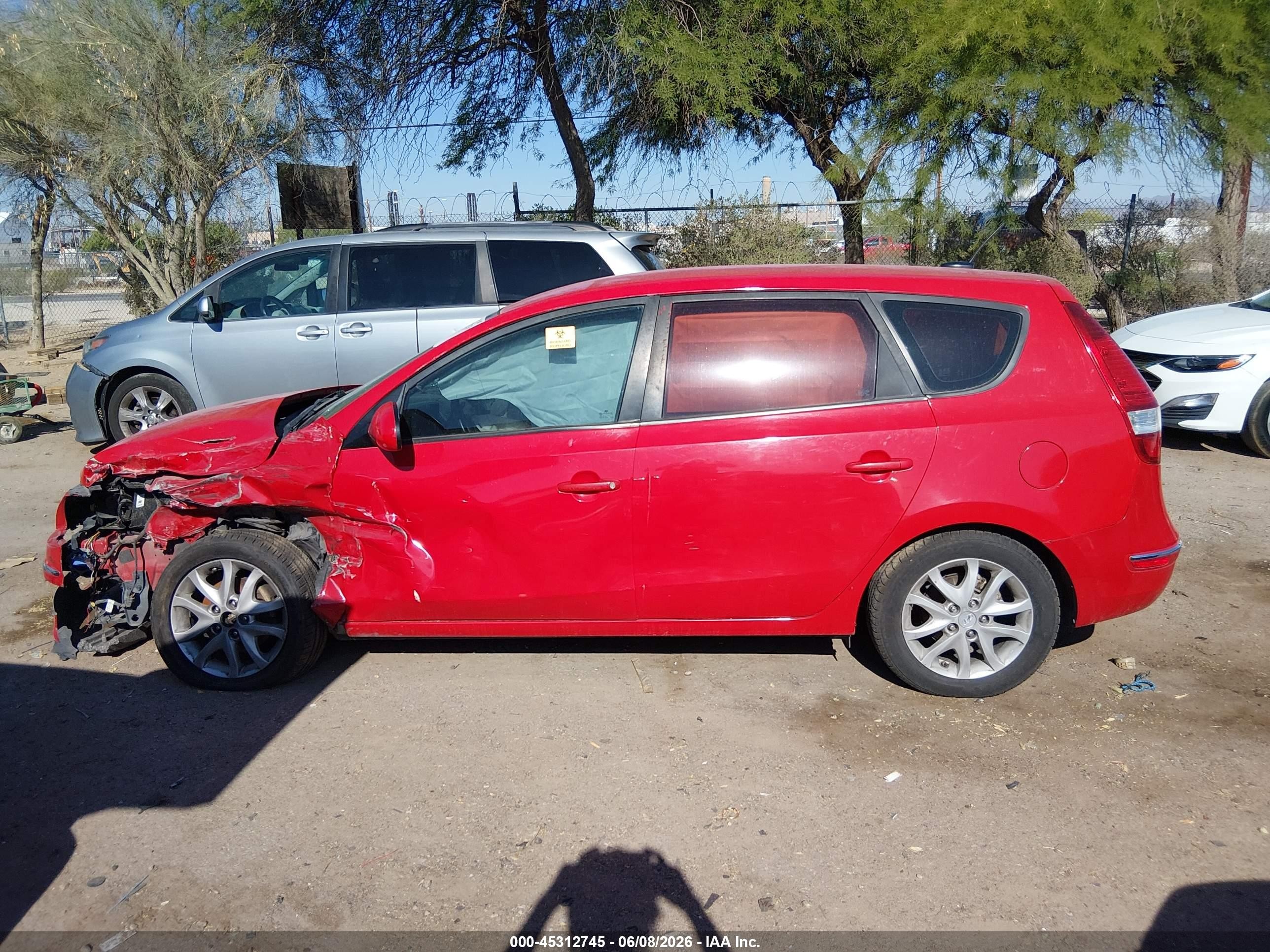 2009 Hyundai Elantra Touring   Красный vin: KMHDC86E29U033352