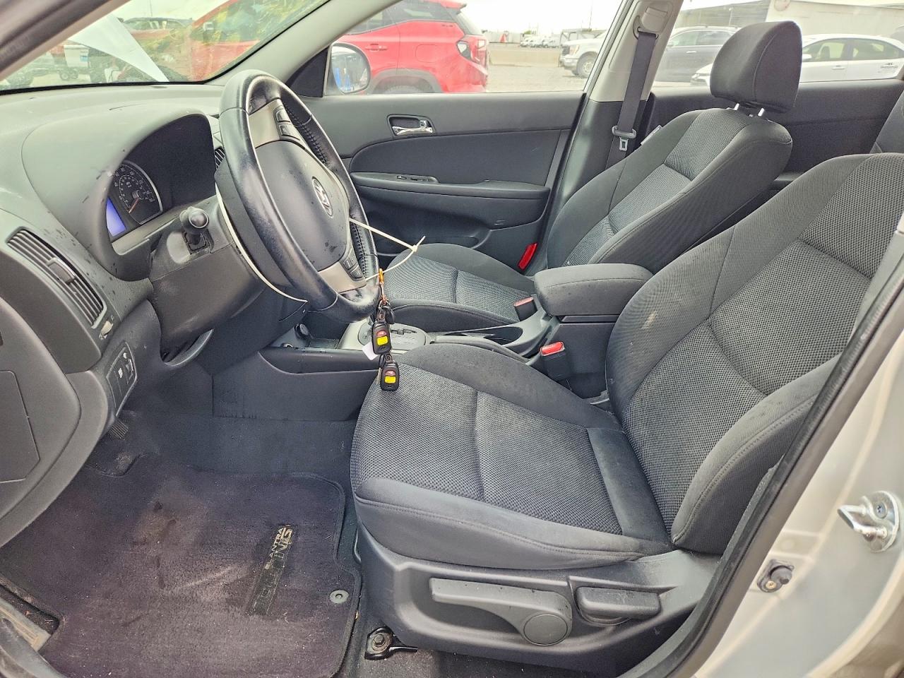 2009 Hyundai Elantra Touring Silver vin: KMHDC86E49U025737