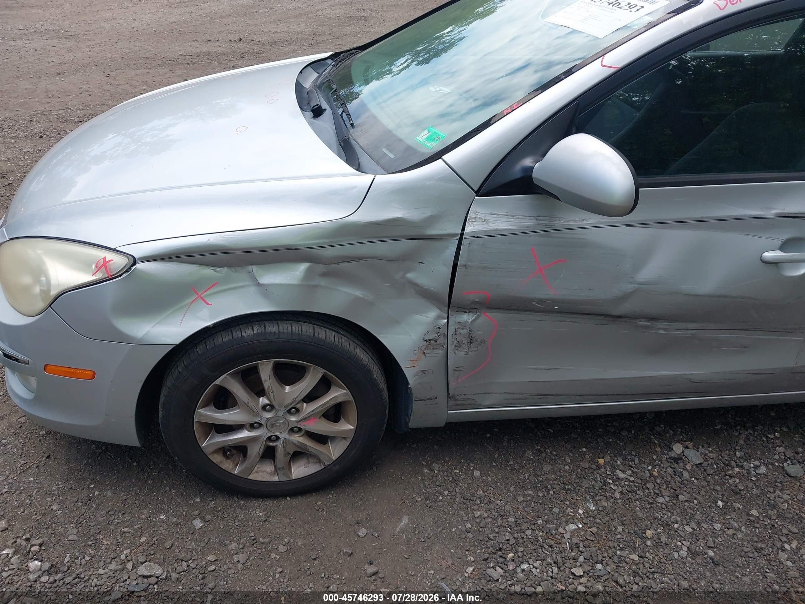 2009 Hyundai Elantra Touring   Silver vin: KMHDC86E79U039311