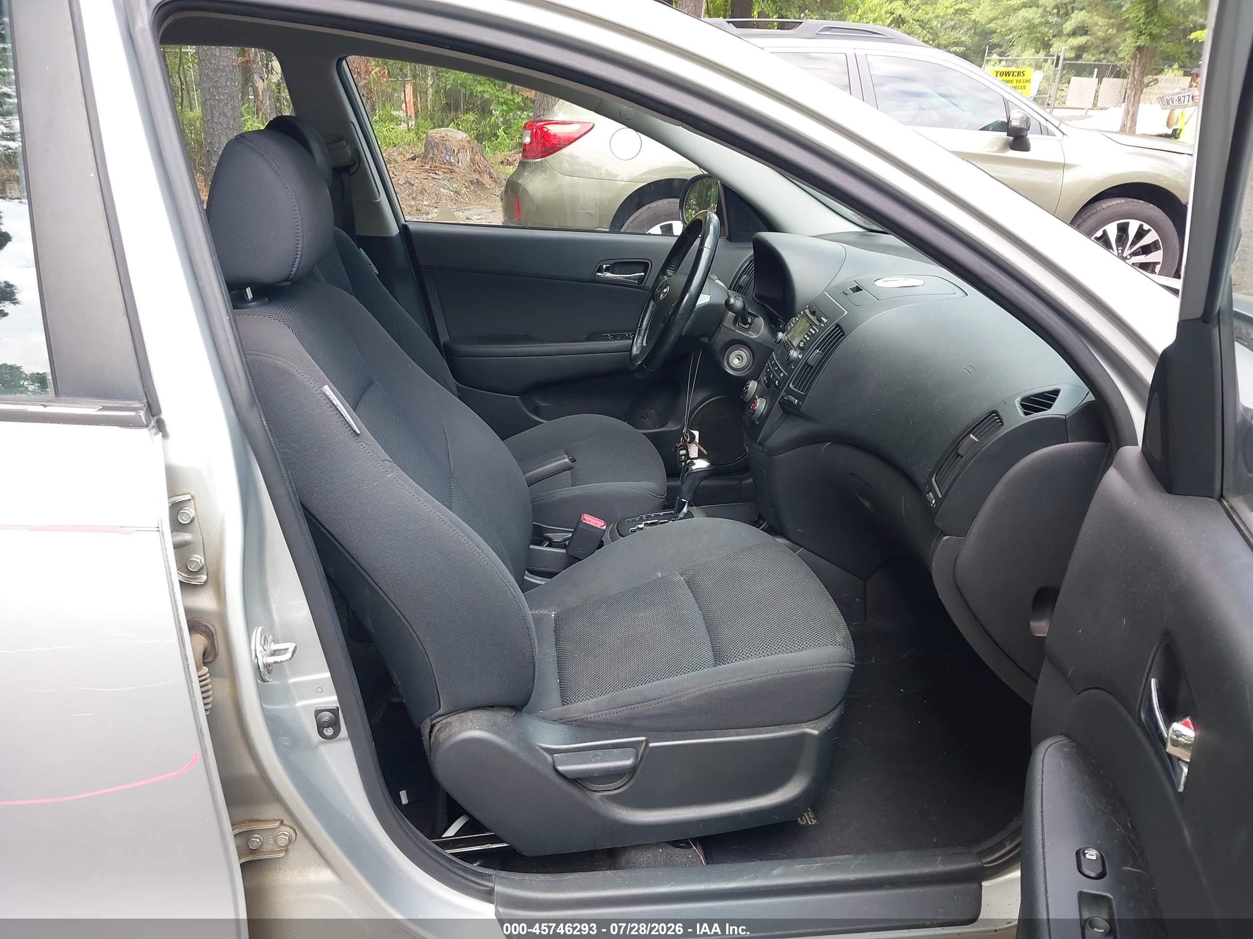 2009 Hyundai Elantra Touring   Silver vin: KMHDC86E79U039311