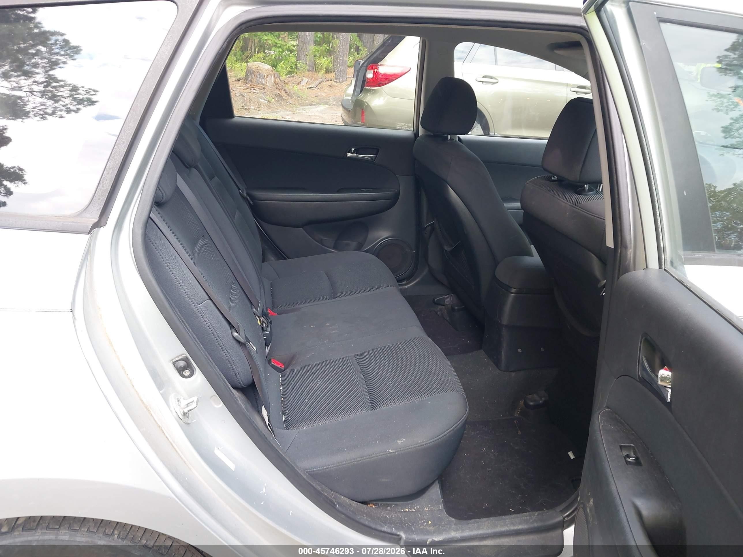 2009 Hyundai Elantra Touring   Silver vin: KMHDC86E79U039311