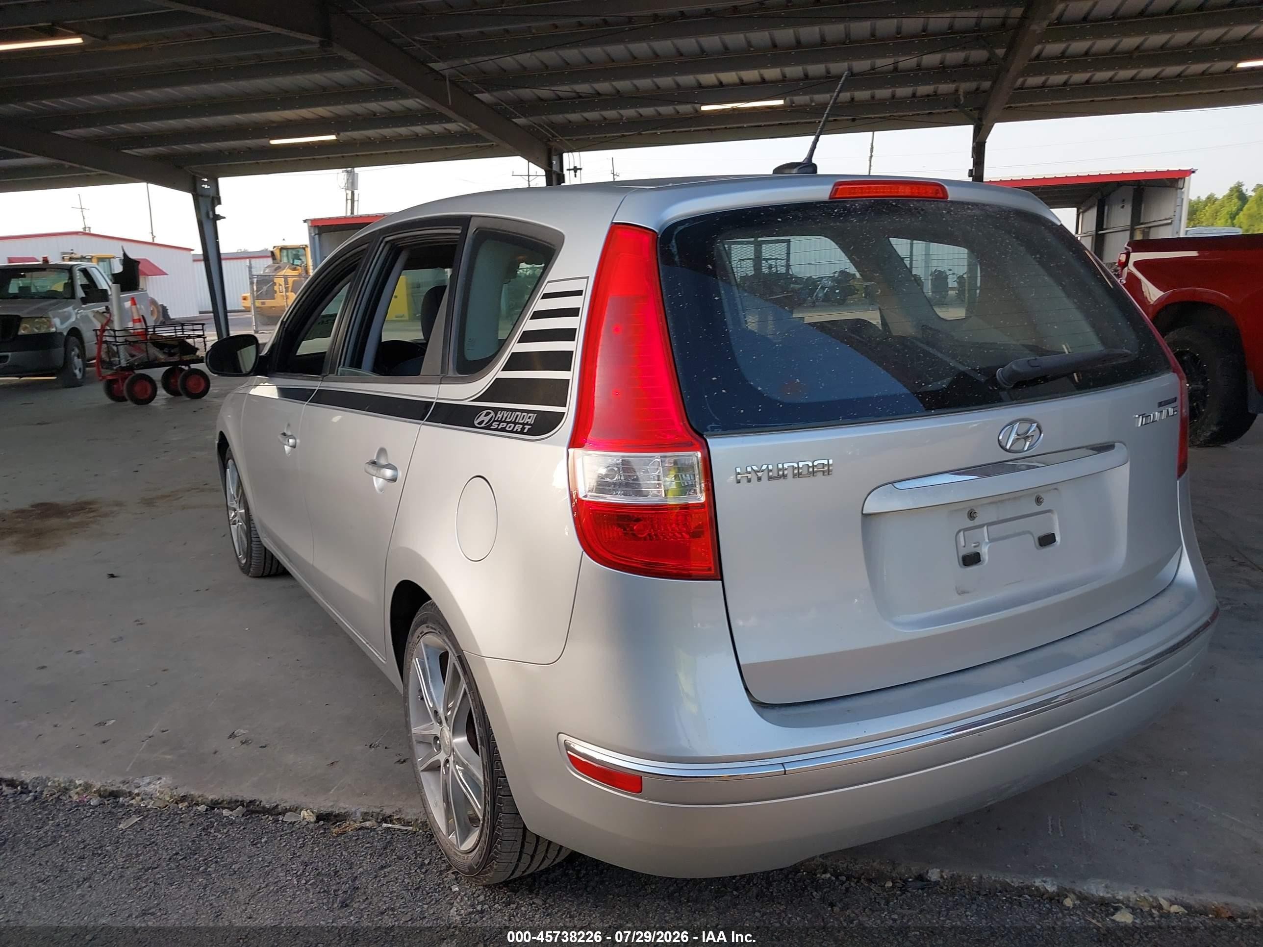 2009 Hyundai Elantra Touring   Серебряный vin: KMHDC86E89U037678