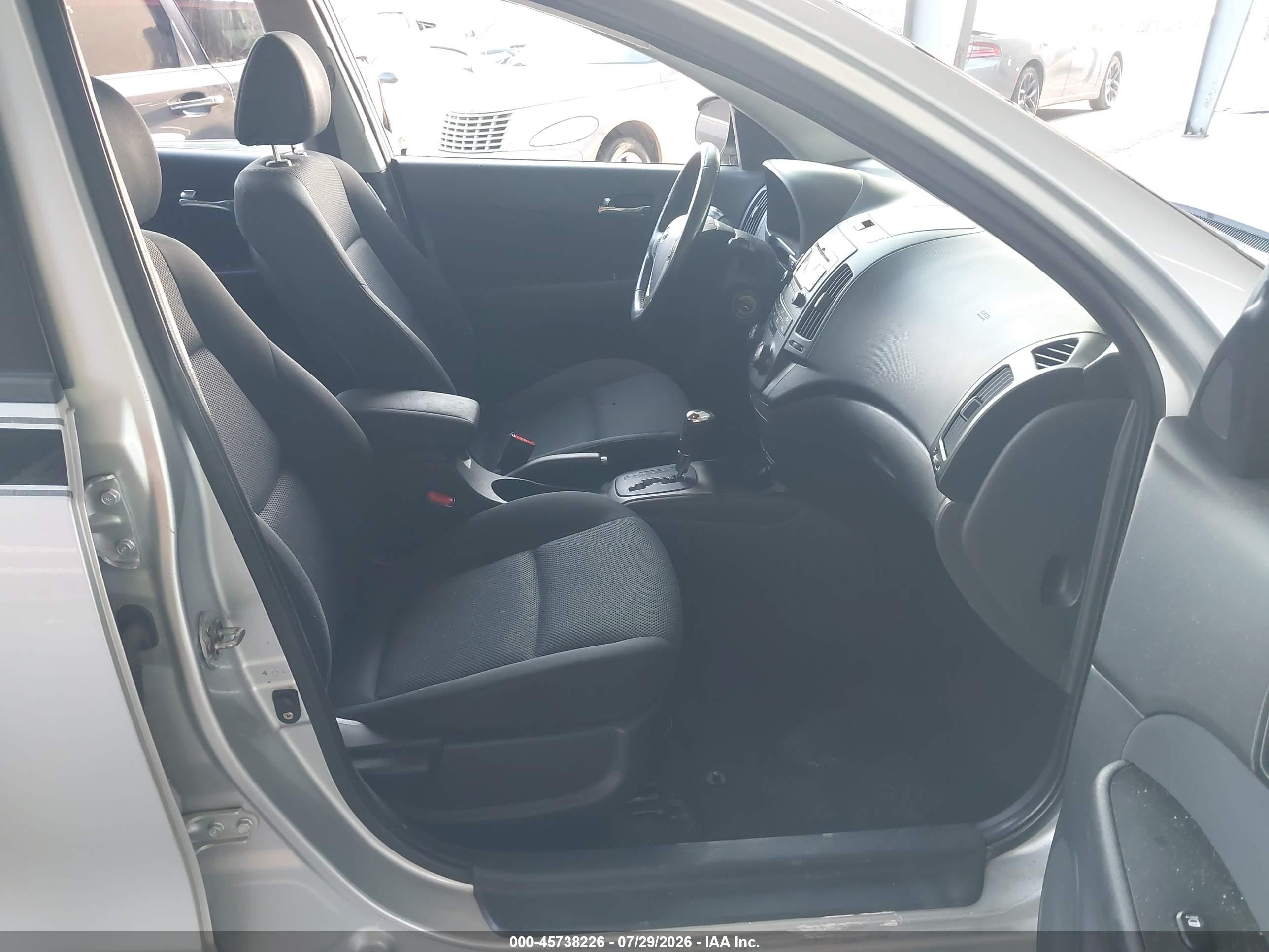 2009 Hyundai Elantra Touring   Серебряный vin: KMHDC86E89U037678