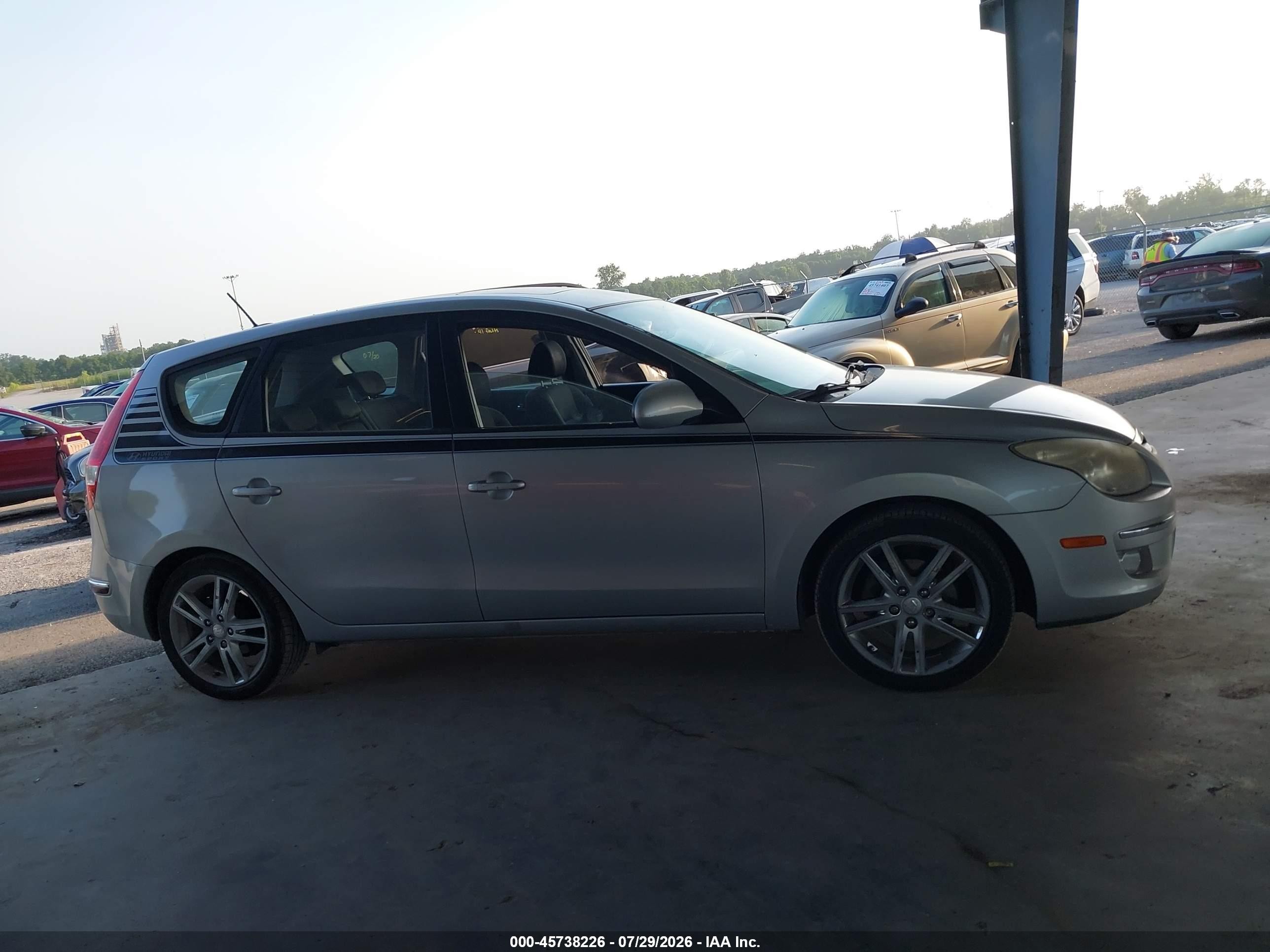 2009 Hyundai Elantra Touring   Серебряный vin: KMHDC86E89U037678