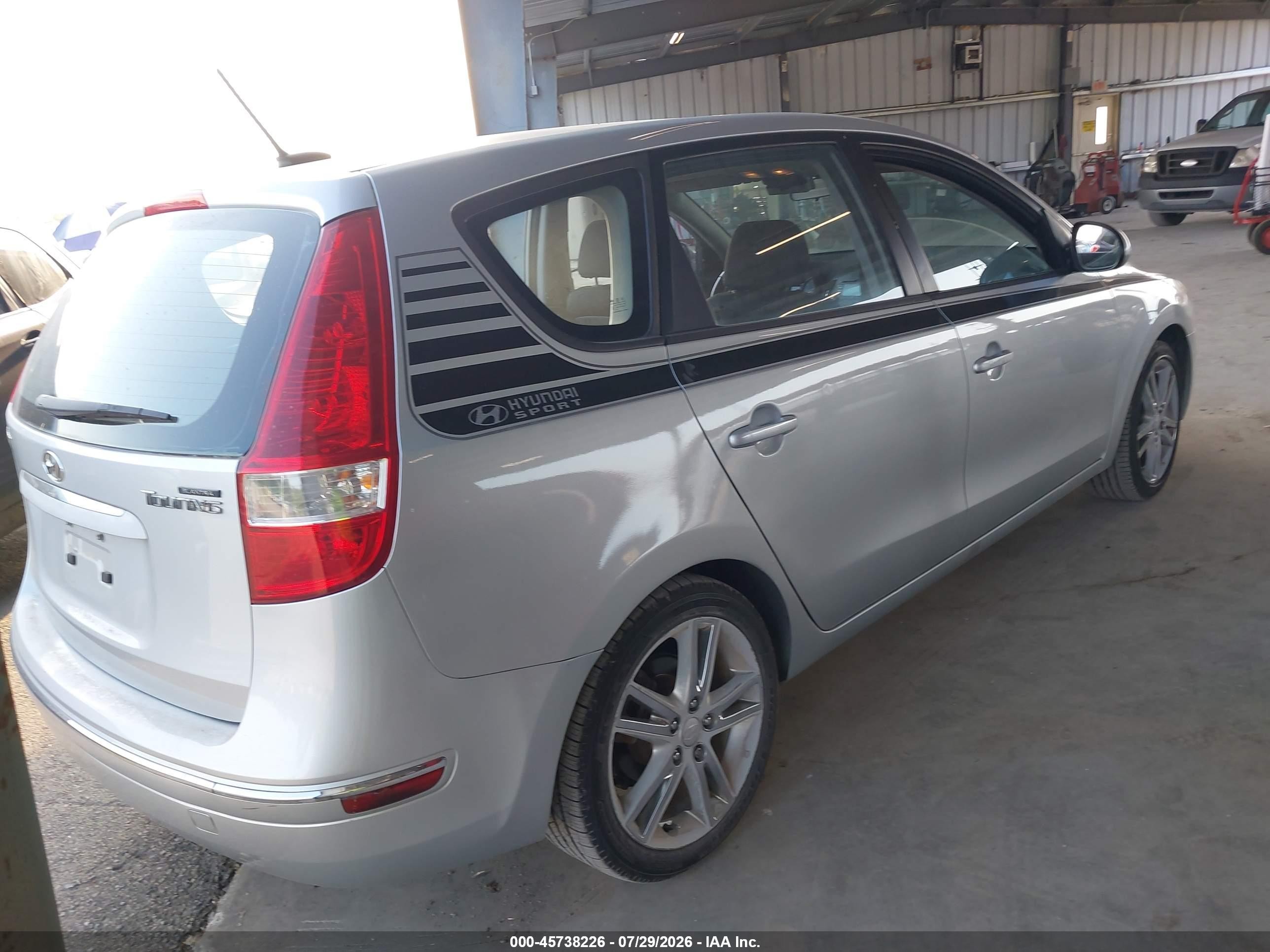 2009 Hyundai Elantra Touring   Серебряный vin: KMHDC86E89U037678